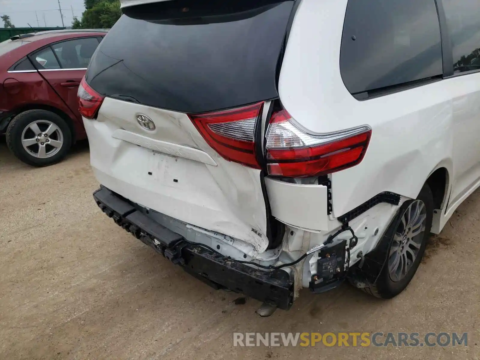 9 Photograph of a damaged car 5TDYZ3DCXLS049805 TOYOTA SIENNA 2020