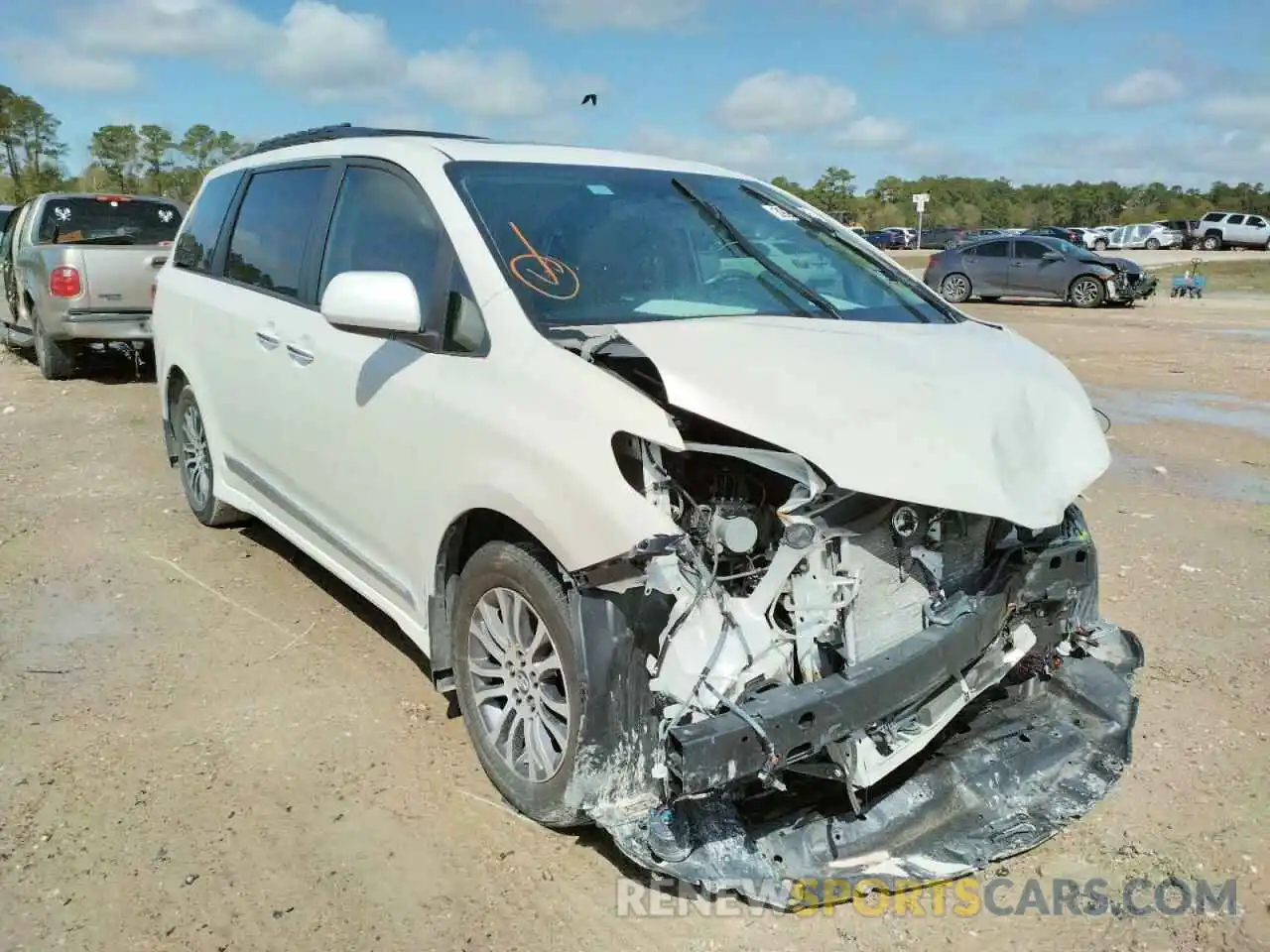 1 Photograph of a damaged car 5TDYZ3DCXLS055443 TOYOTA SIENNA 2020