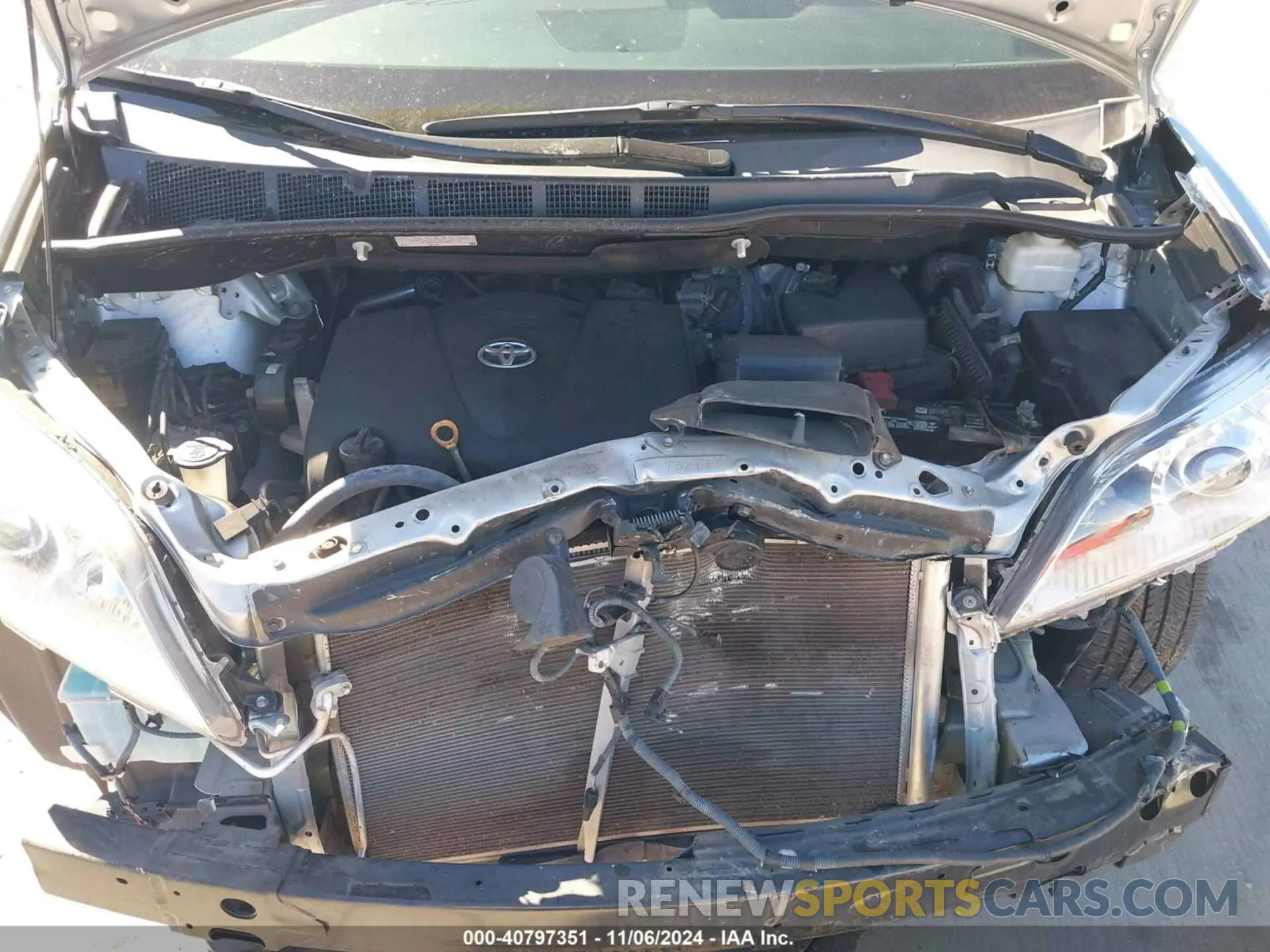10 Photograph of a damaged car 5TDYZ3DCXLS075269 TOYOTA SIENNA 2020