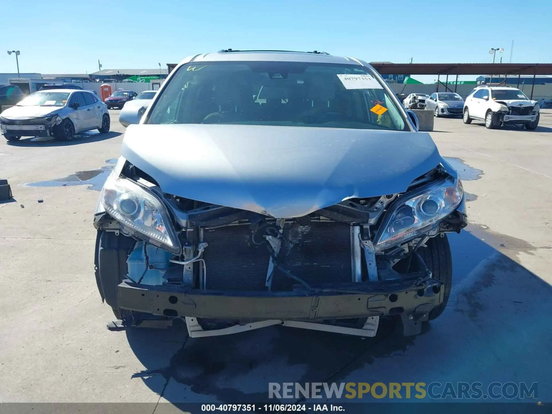 11 Photograph of a damaged car 5TDYZ3DCXLS075269 TOYOTA SIENNA 2020