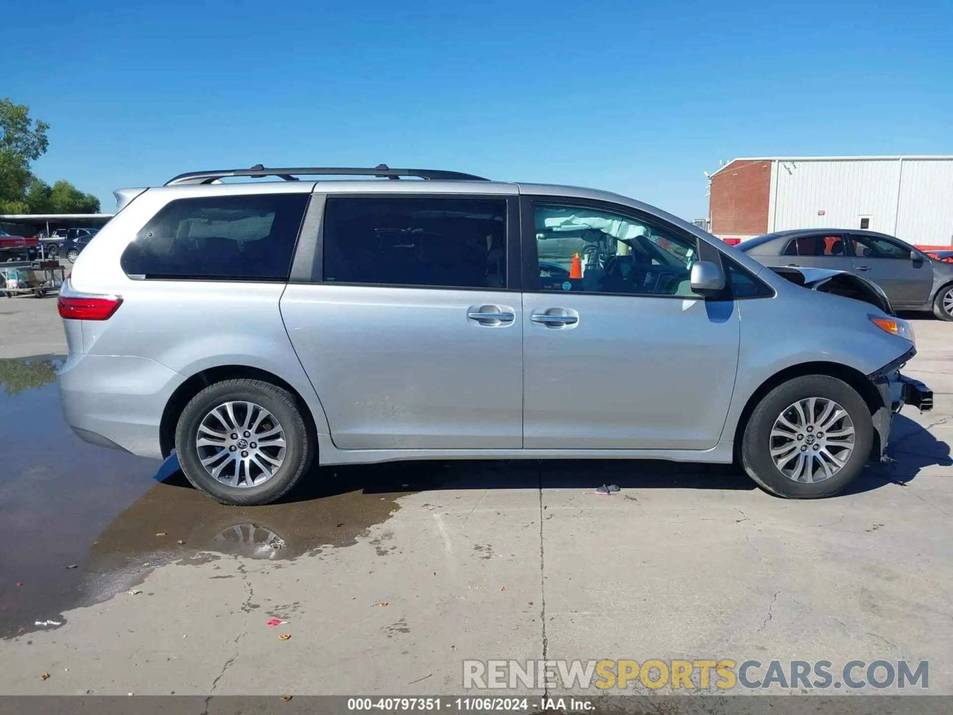 12 Photograph of a damaged car 5TDYZ3DCXLS075269 TOYOTA SIENNA 2020