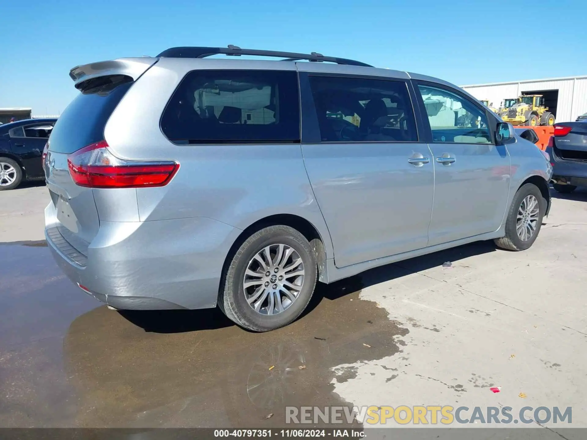 4 Photograph of a damaged car 5TDYZ3DCXLS075269 TOYOTA SIENNA 2020