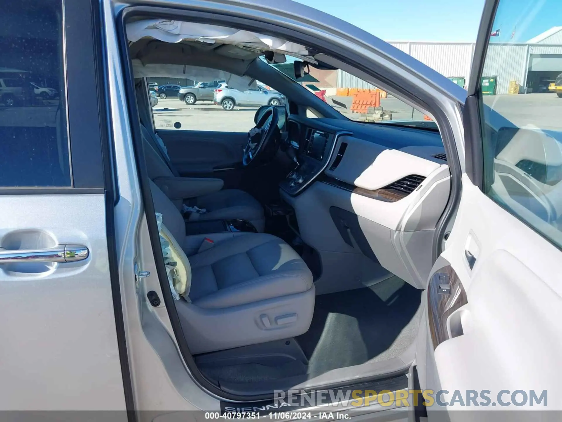 5 Photograph of a damaged car 5TDYZ3DCXLS075269 TOYOTA SIENNA 2020