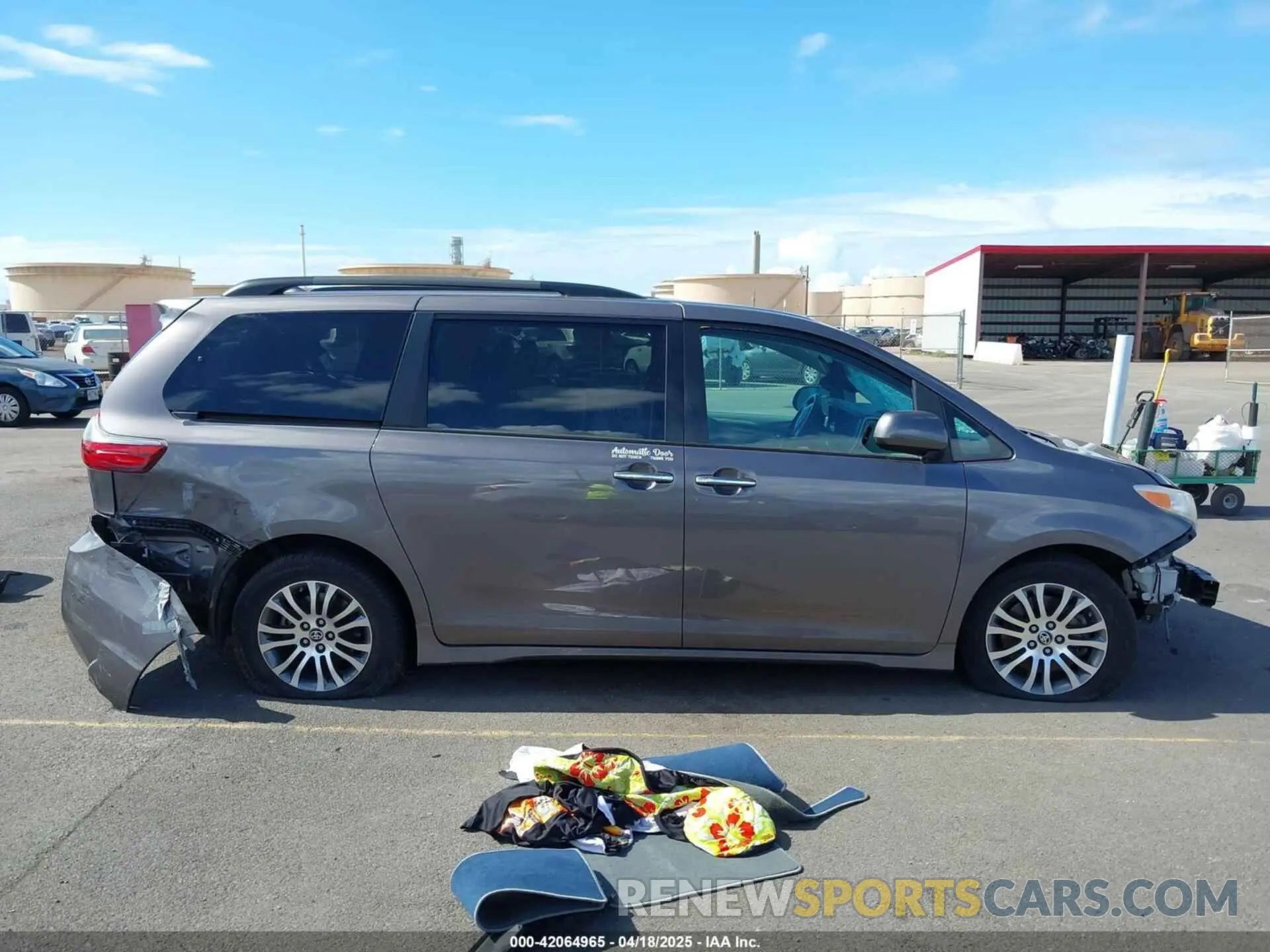 13 Photograph of a damaged car 5TDYZ3DCXLS078530 TOYOTA SIENNA 2020