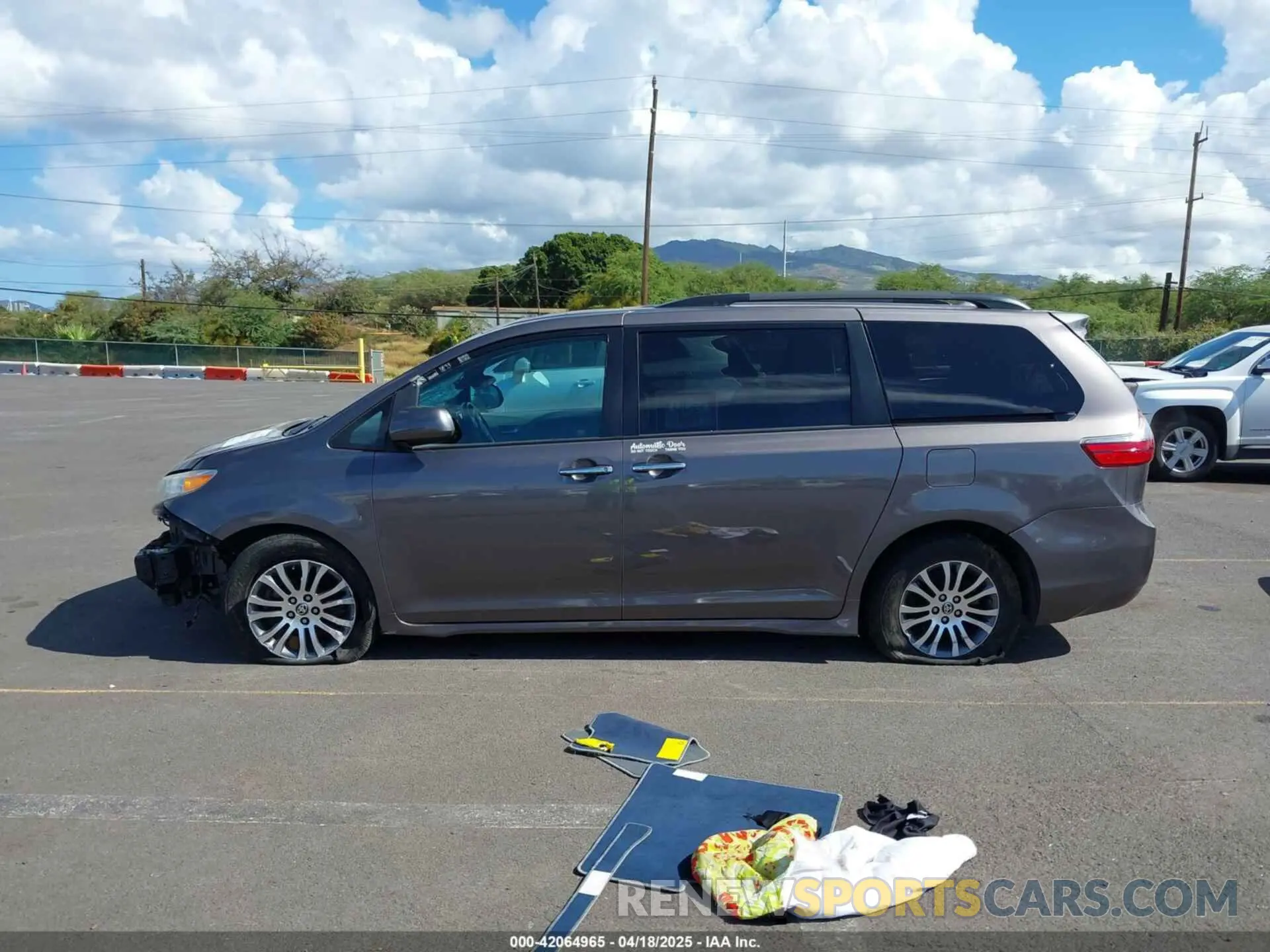 14 Photograph of a damaged car 5TDYZ3DCXLS078530 TOYOTA SIENNA 2020