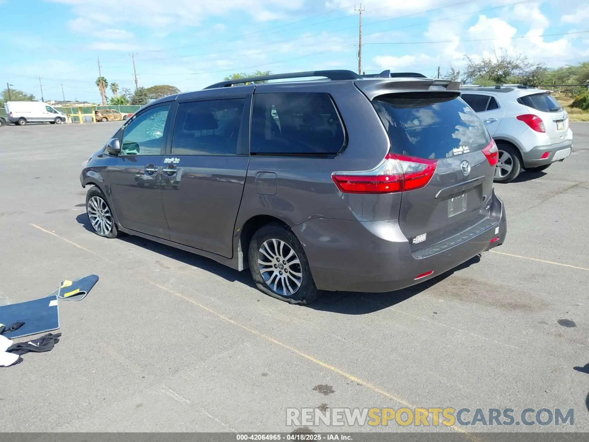 3 Photograph of a damaged car 5TDYZ3DCXLS078530 TOYOTA SIENNA 2020