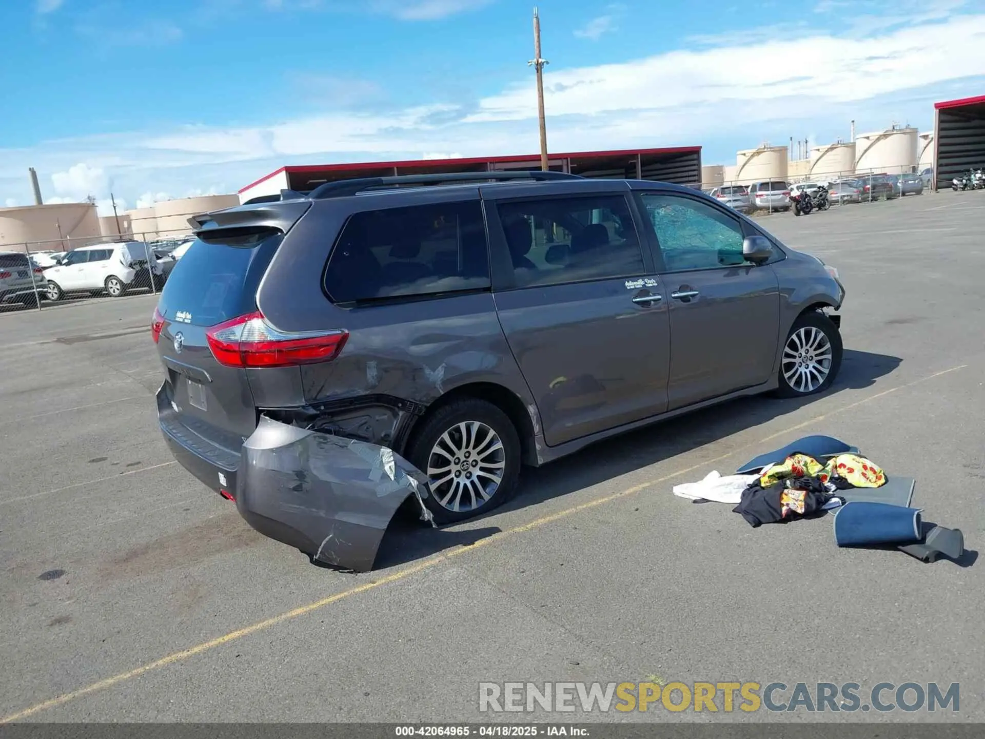 4 Photograph of a damaged car 5TDYZ3DCXLS078530 TOYOTA SIENNA 2020