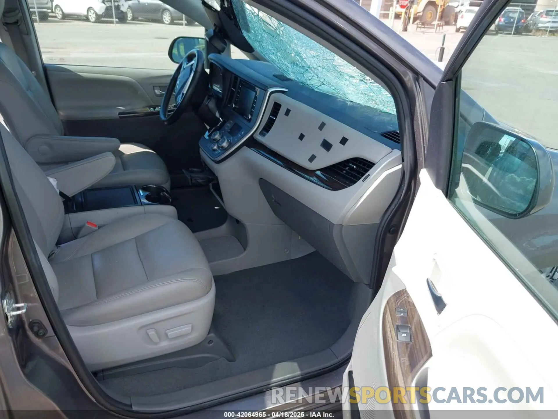 5 Photograph of a damaged car 5TDYZ3DCXLS078530 TOYOTA SIENNA 2020