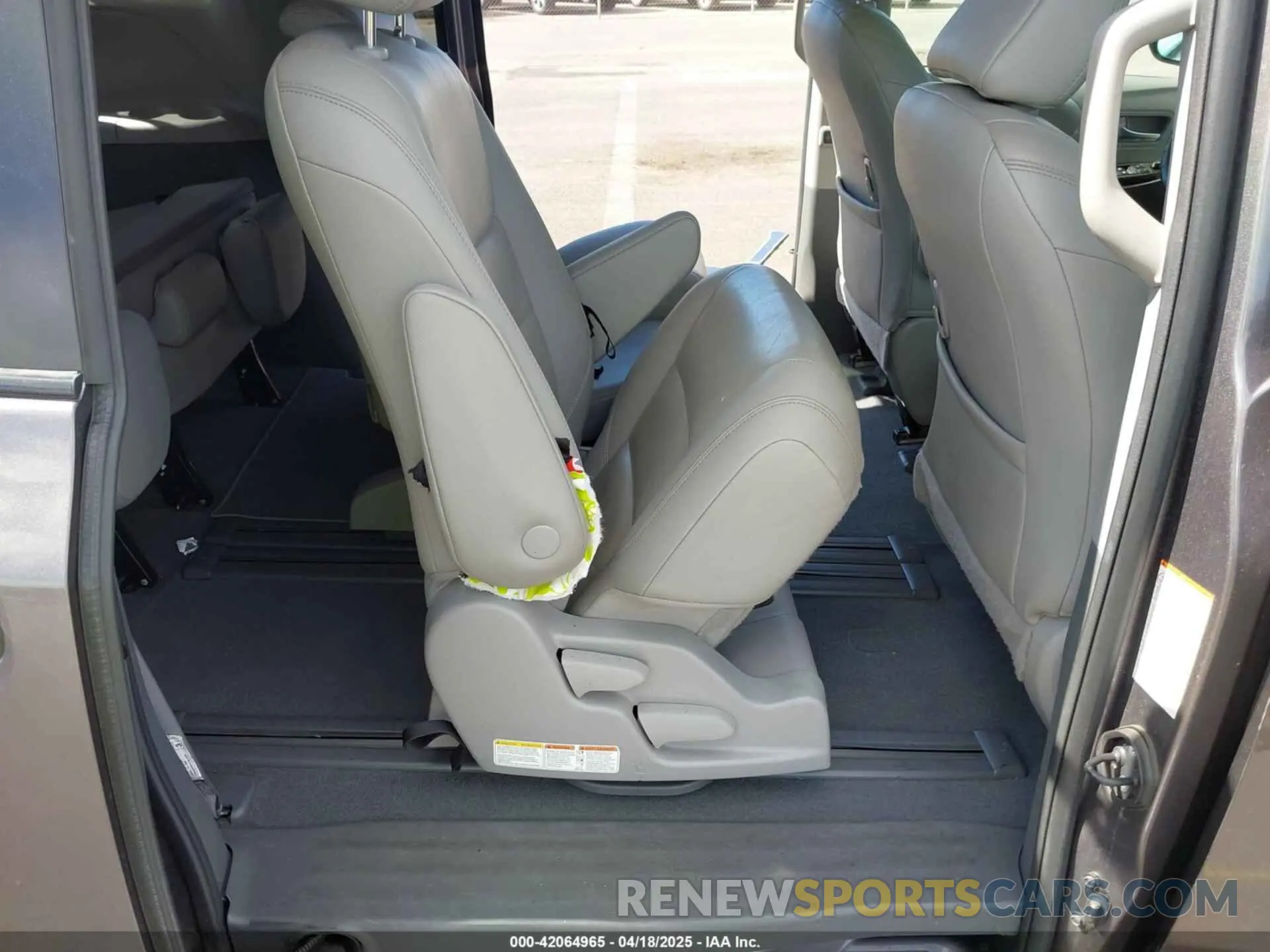 8 Photograph of a damaged car 5TDYZ3DCXLS078530 TOYOTA SIENNA 2020
