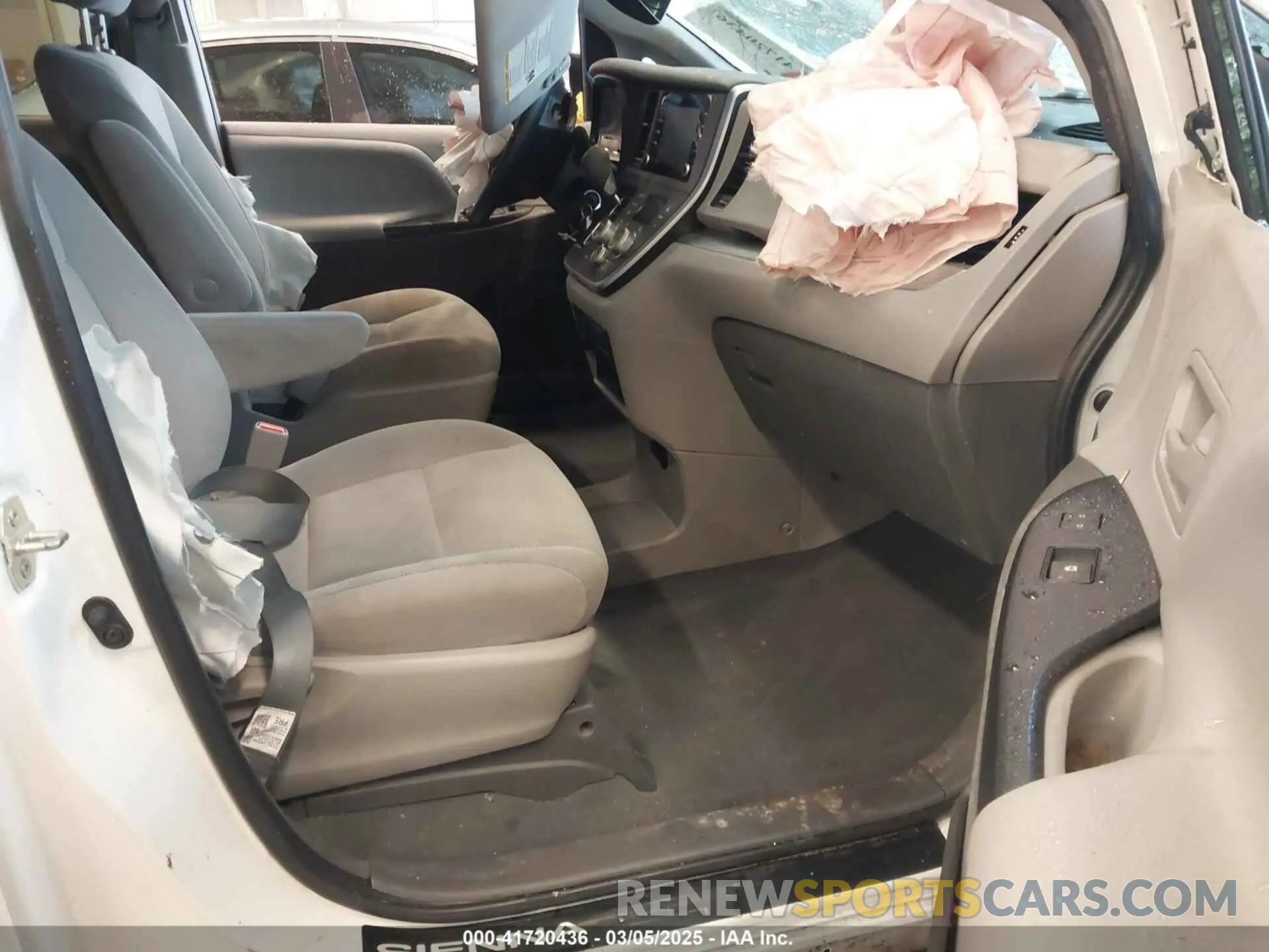 5 Photograph of a damaged car 5TDZZ3DC0LS077956 TOYOTA SIENNA 2020