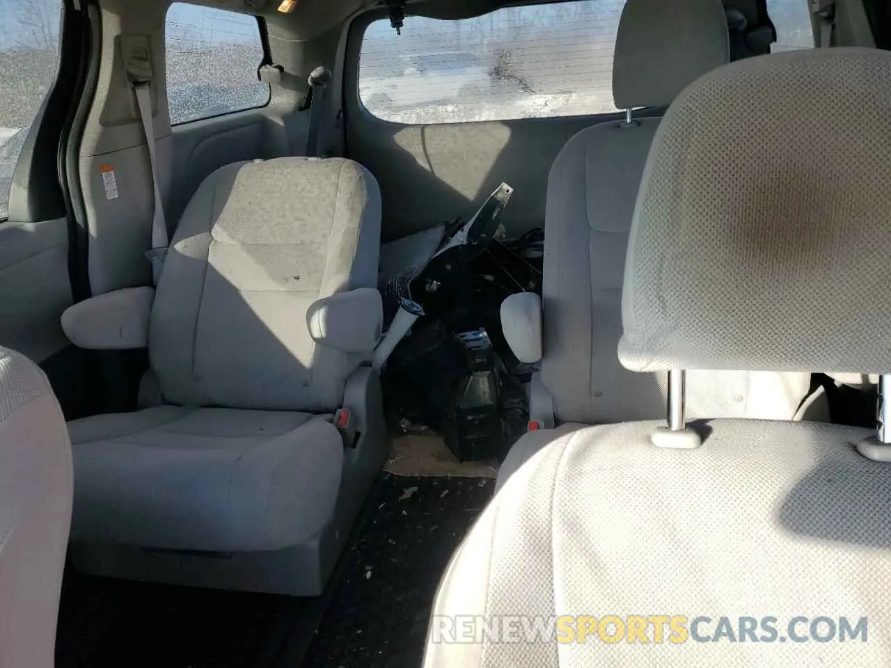 10 Photograph of a damaged car 5TDZZ3DC0LS078931 TOYOTA SIENNA 2020