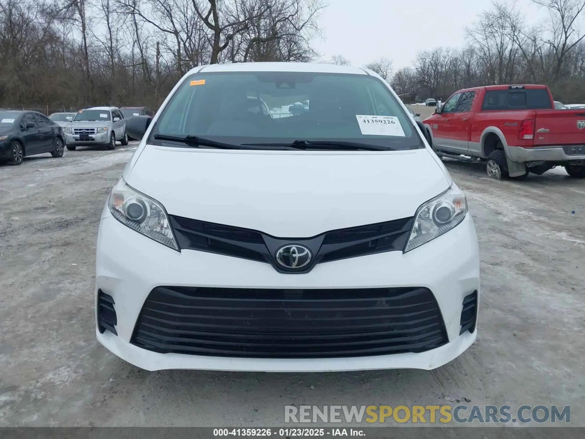 13 Photograph of a damaged car 5TDZZ3DC1LS082549 TOYOTA SIENNA 2020