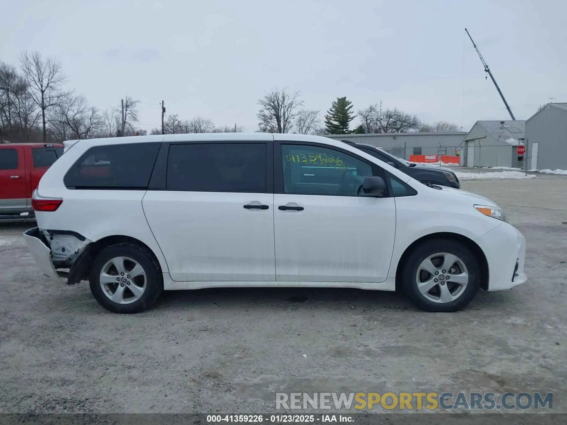 14 Photograph of a damaged car 5TDZZ3DC1LS082549 TOYOTA SIENNA 2020