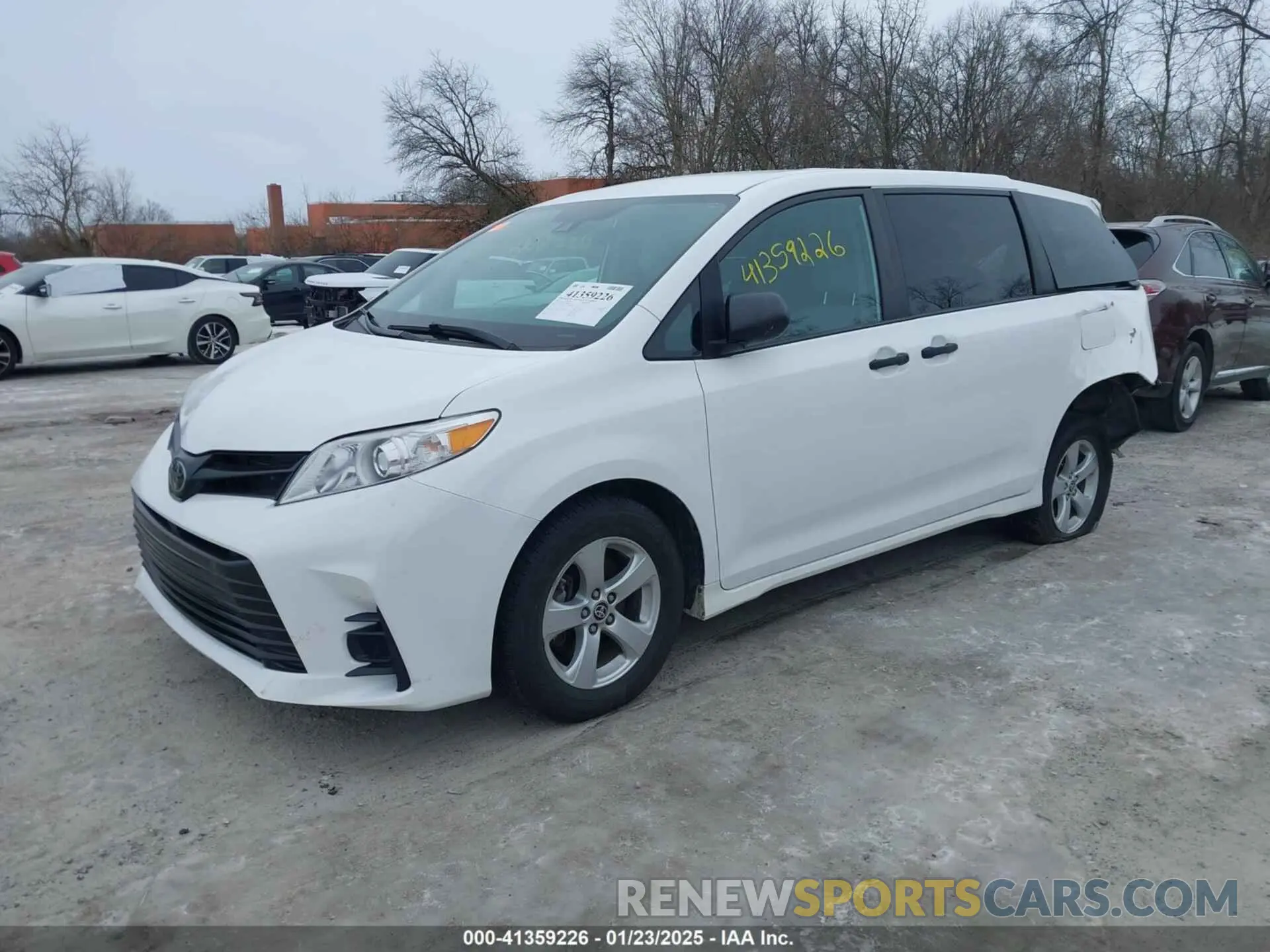 2 Photograph of a damaged car 5TDZZ3DC1LS082549 TOYOTA SIENNA 2020