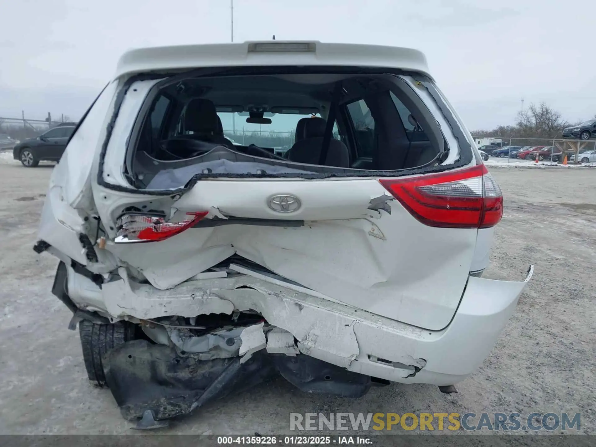 6 Photograph of a damaged car 5TDZZ3DC1LS082549 TOYOTA SIENNA 2020