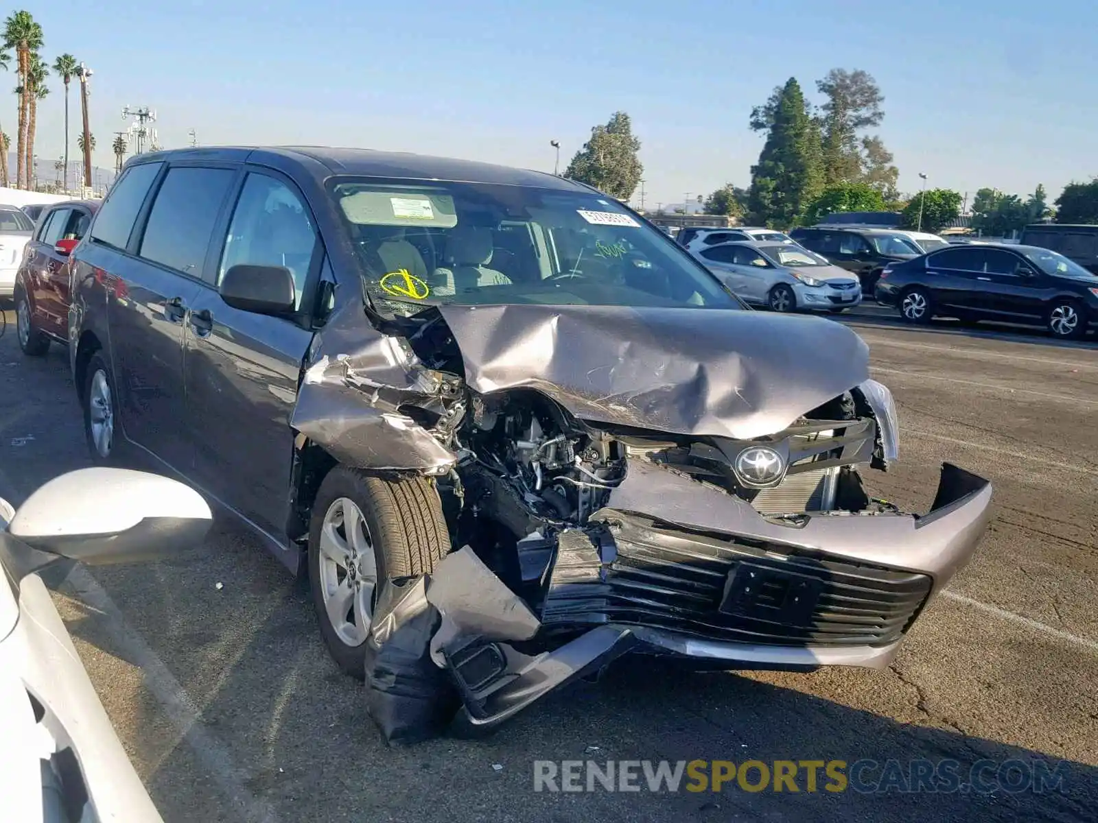 1 Photograph of a damaged car 5TDZZ3DC2LS037409 TOYOTA SIENNA 2020