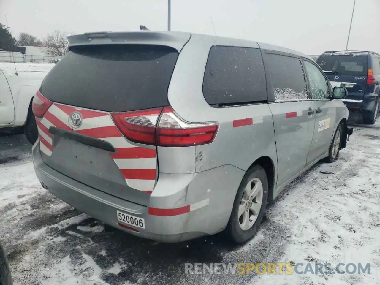 4 Photograph of a damaged car 5TDZZ3DC3LS025477 TOYOTA SIENNA 2020