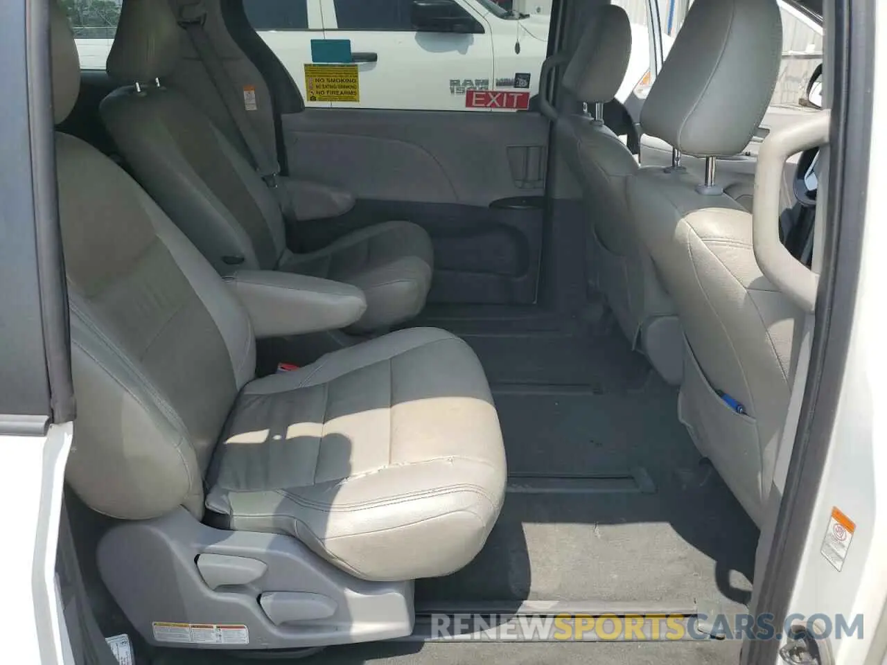 11 Photograph of a damaged car 5TDZZ3DC3LS048466 TOYOTA SIENNA 2020