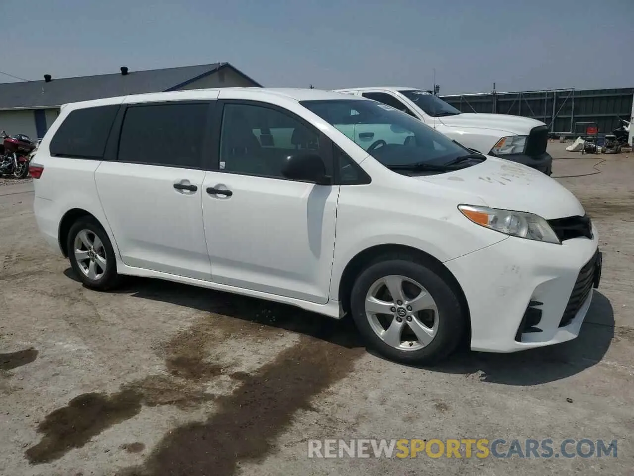 4 Photograph of a damaged car 5TDZZ3DC3LS048466 TOYOTA SIENNA 2020