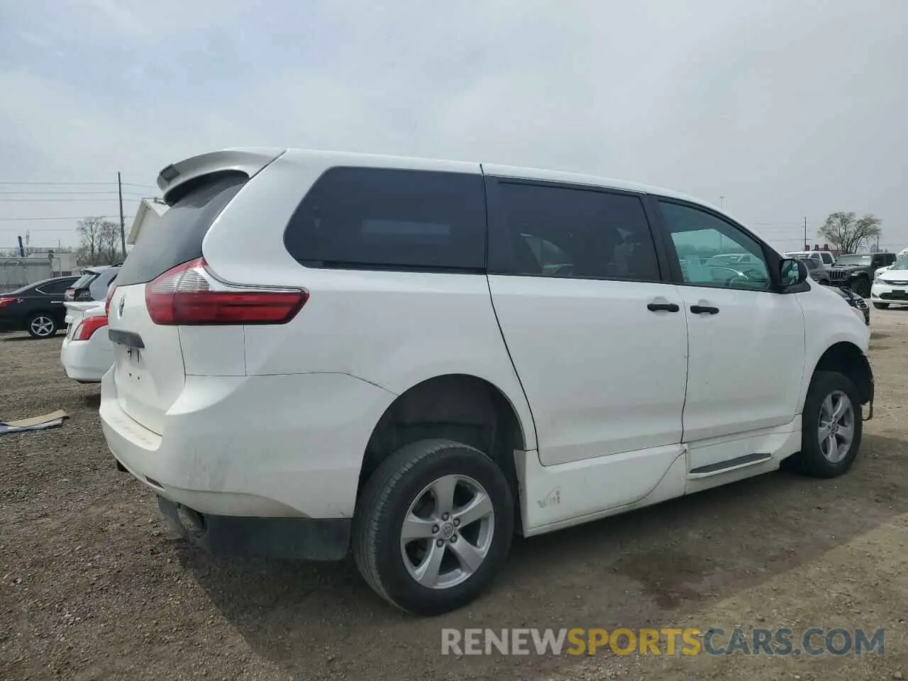 3 Photograph of a damaged car 5TDZZ3DC3LS083847 TOYOTA SIENNA 2020