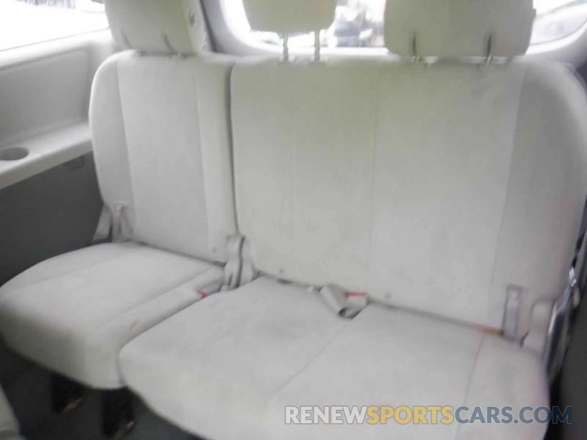 12 Photograph of a damaged car 5TDZZ3DC4LS063512 TOYOTA SIENNA 2020