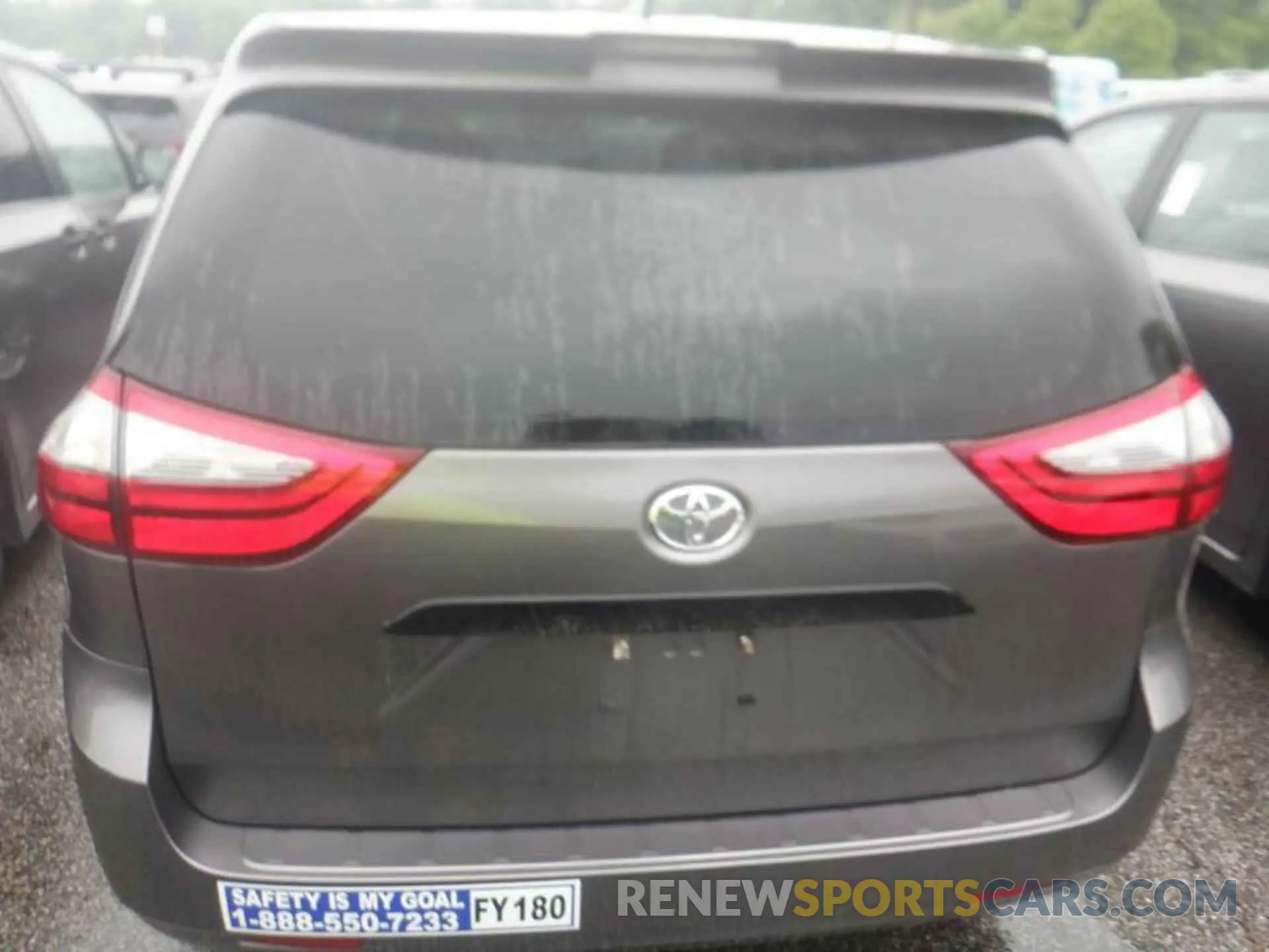 18 Photograph of a damaged car 5TDZZ3DC4LS063512 TOYOTA SIENNA 2020