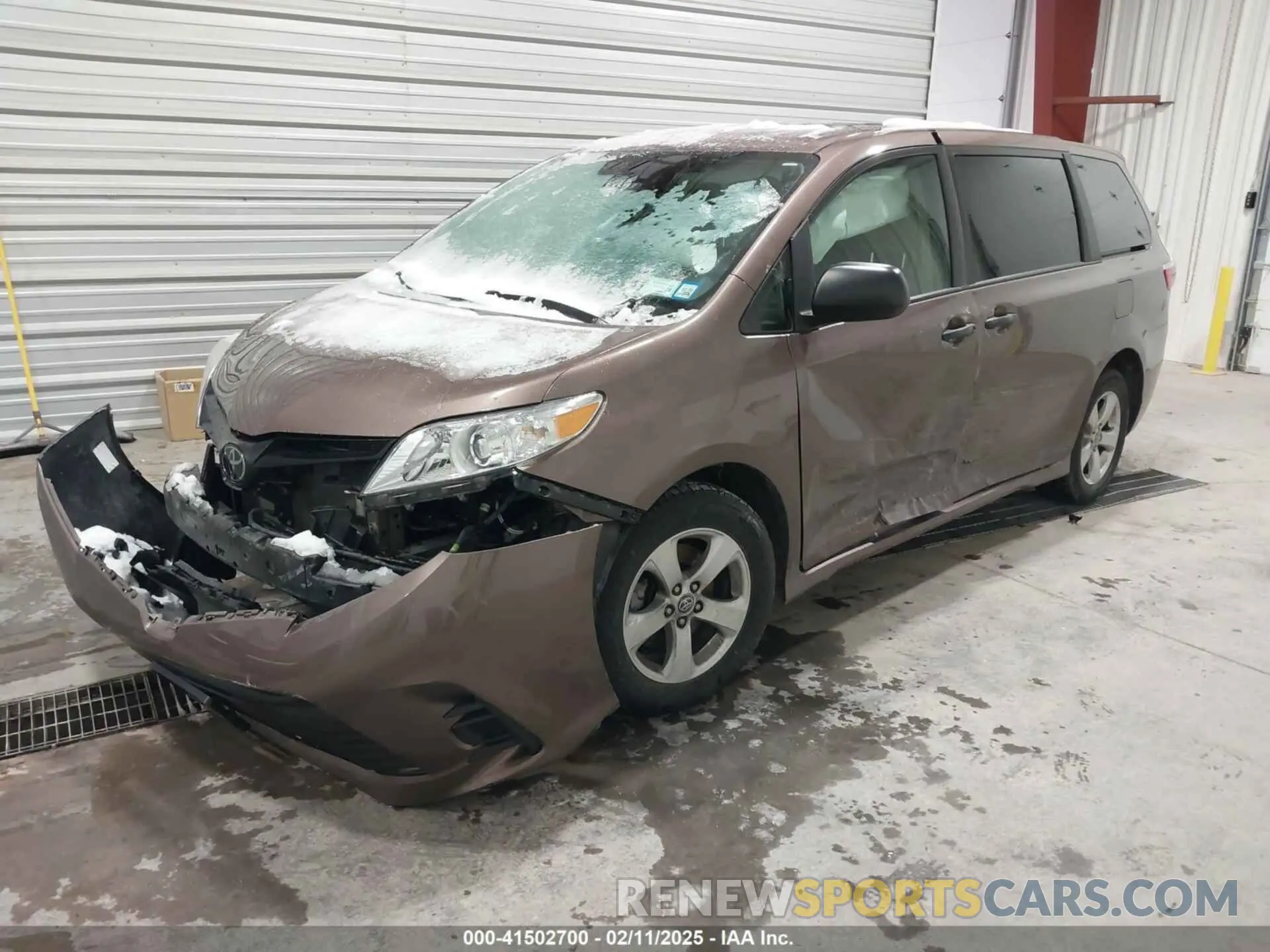 2 Photograph of a damaged car 5TDZZ3DC5LS044497 TOYOTA SIENNA 2020