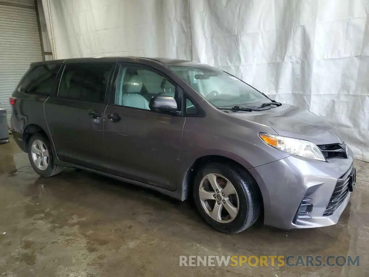 4 Photograph of a damaged car 5TDZZ3DC6LS082787 TOYOTA SIENNA 2020