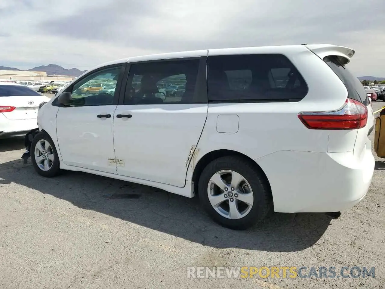 2 Photograph of a damaged car 5TDZZ3DC7LS029435 TOYOTA SIENNA 2020