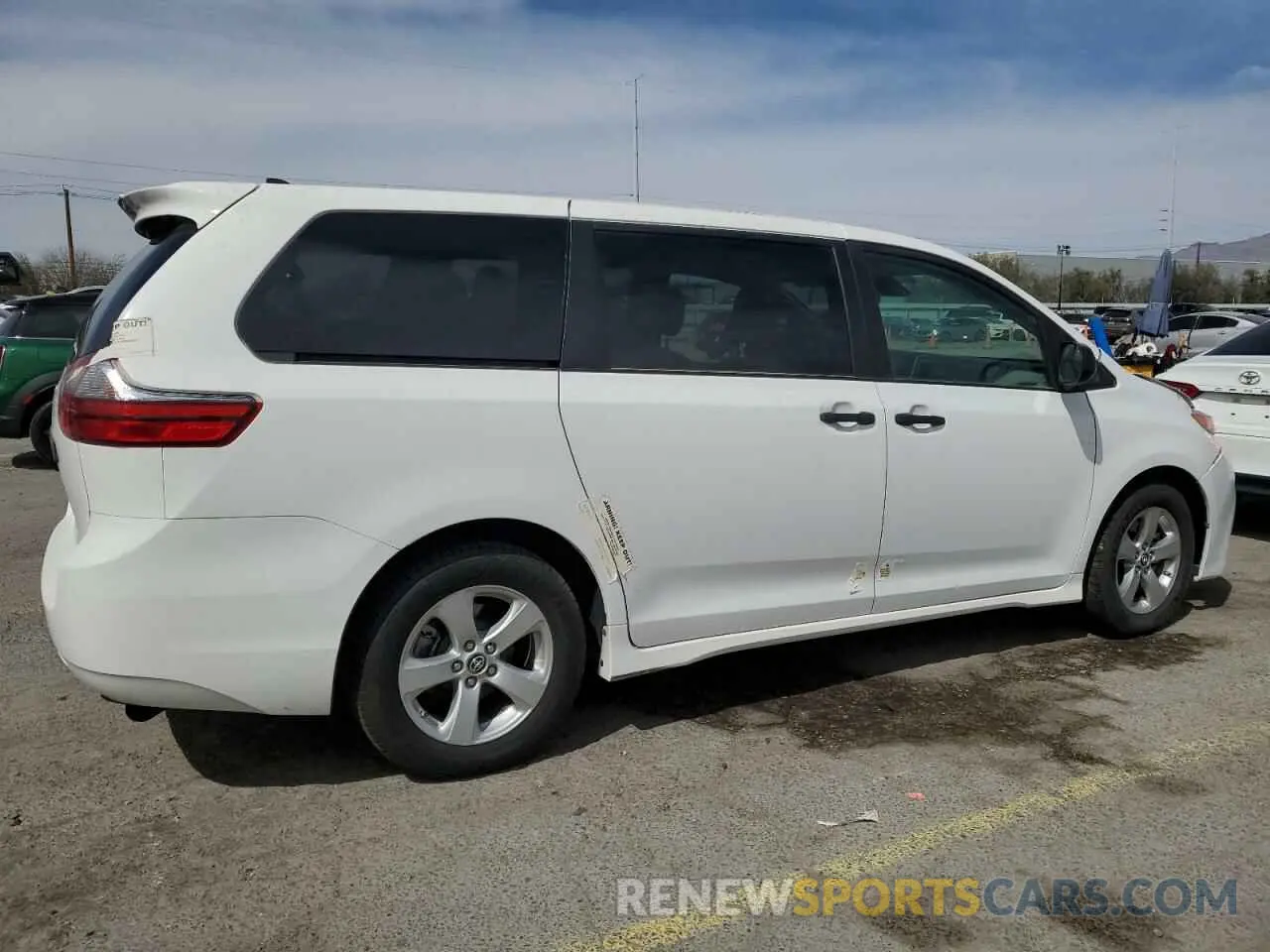 3 Photograph of a damaged car 5TDZZ3DC7LS029435 TOYOTA SIENNA 2020