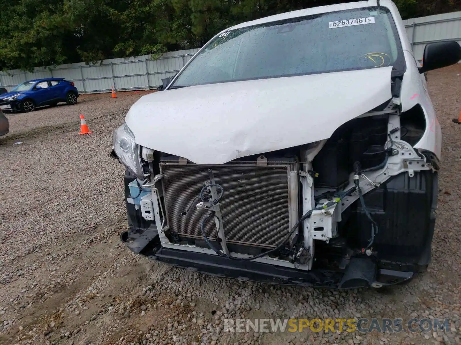 9 Photograph of a damaged car 5TDZZ3DC8LS030481 TOYOTA SIENNA 2020