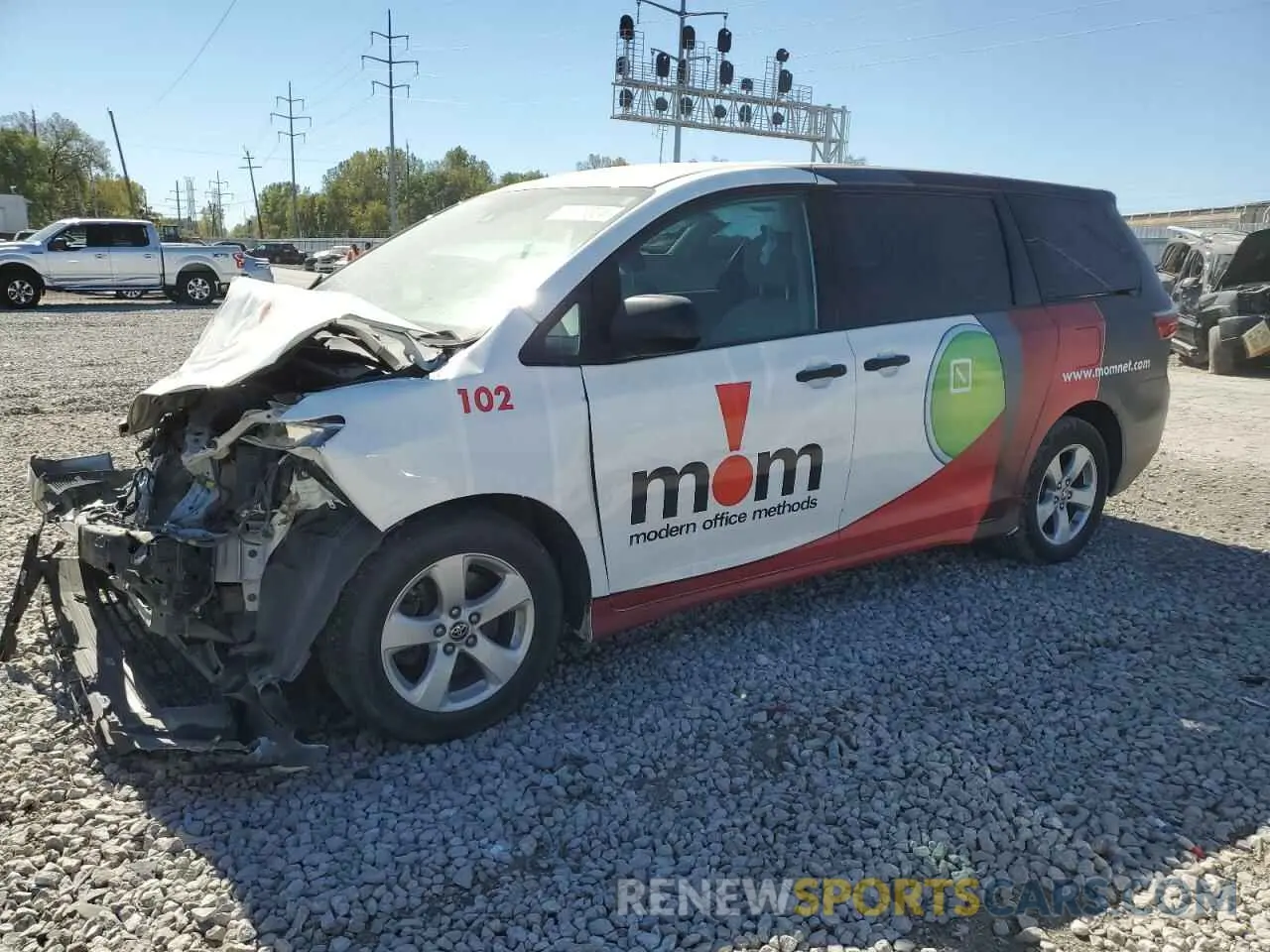 1 Photograph of a damaged car 5TDZZ3DC8LS084136 TOYOTA SIENNA 2020