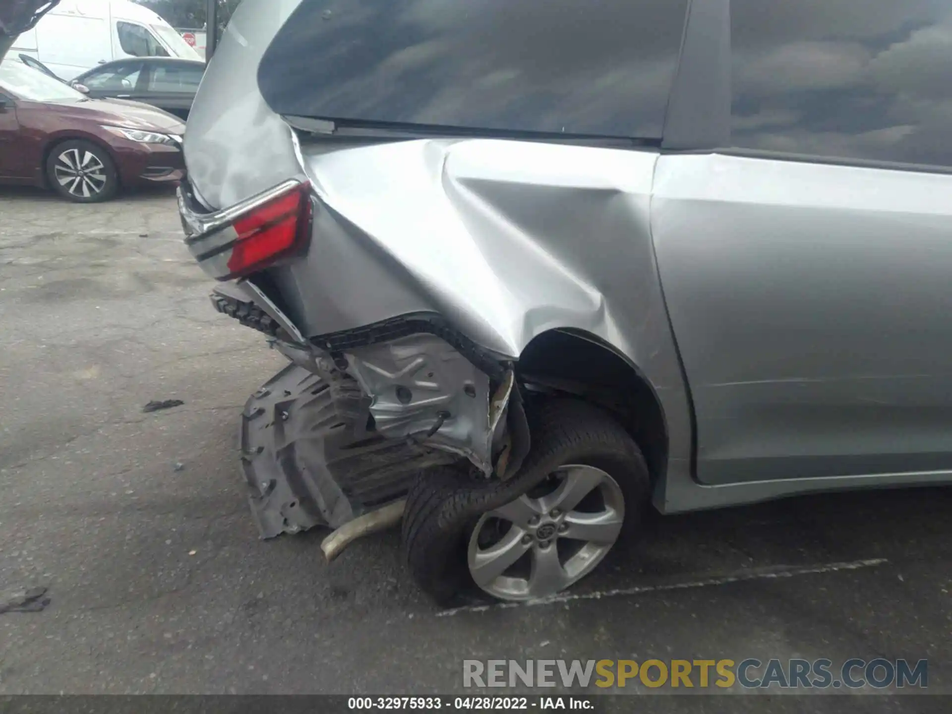 6 Photograph of a damaged car 5TDZZ3DC9LS087563 TOYOTA SIENNA 2020