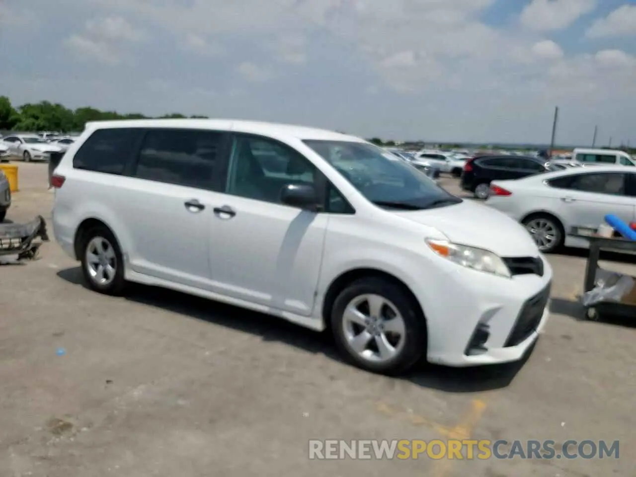 4 Photograph of a damaged car 5TDZZ3DCXLS034791 TOYOTA SIENNA 2020