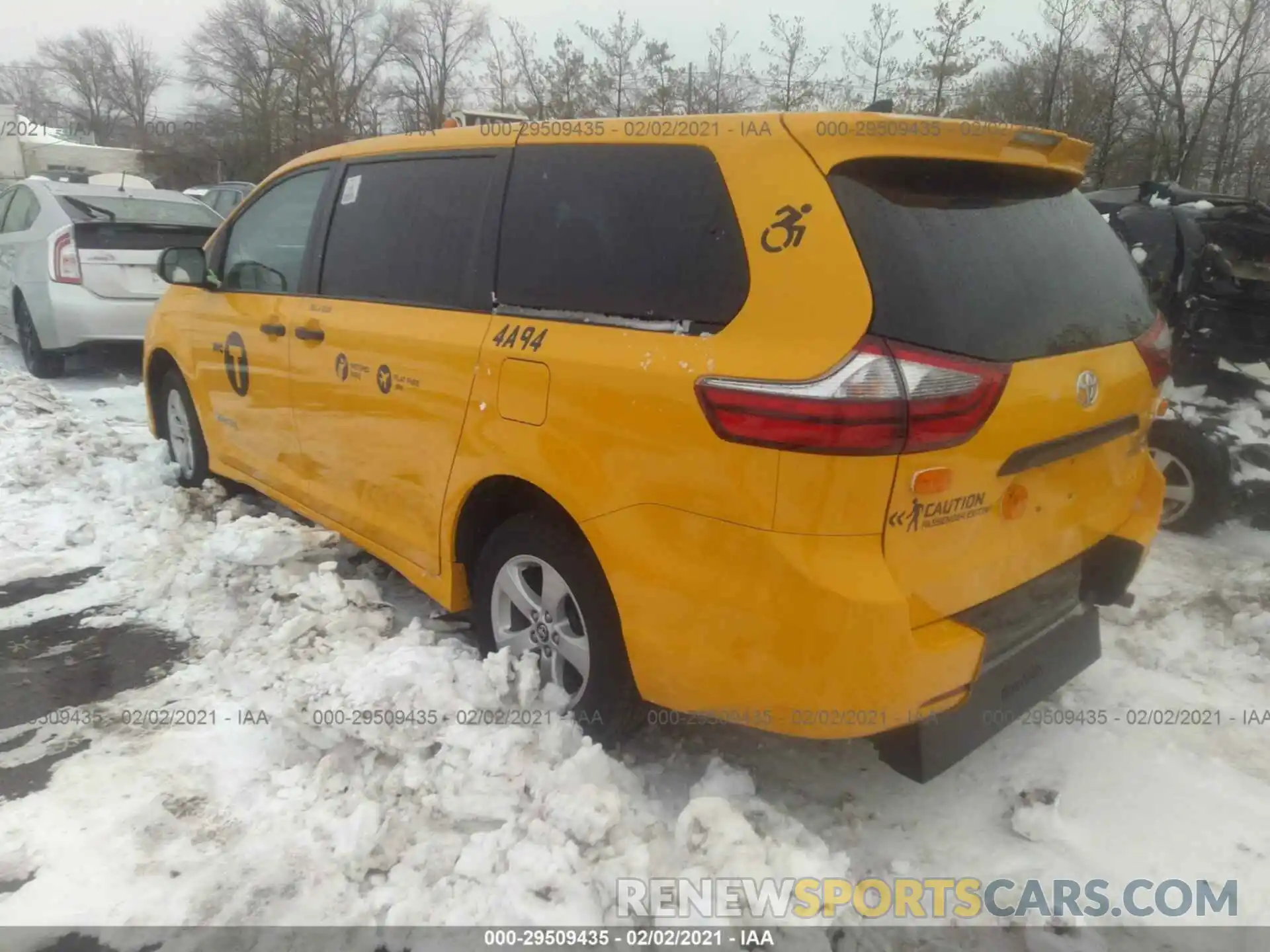 3 Photograph of a damaged car 5TDZZ3DCXLS050294 TOYOTA SIENNA 2020