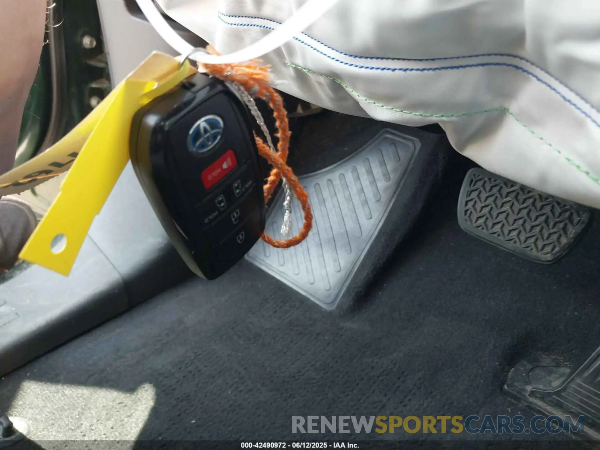 11 Photograph of a damaged car 5TDBRKEC1MS004817 TOYOTA SIENNA 2021