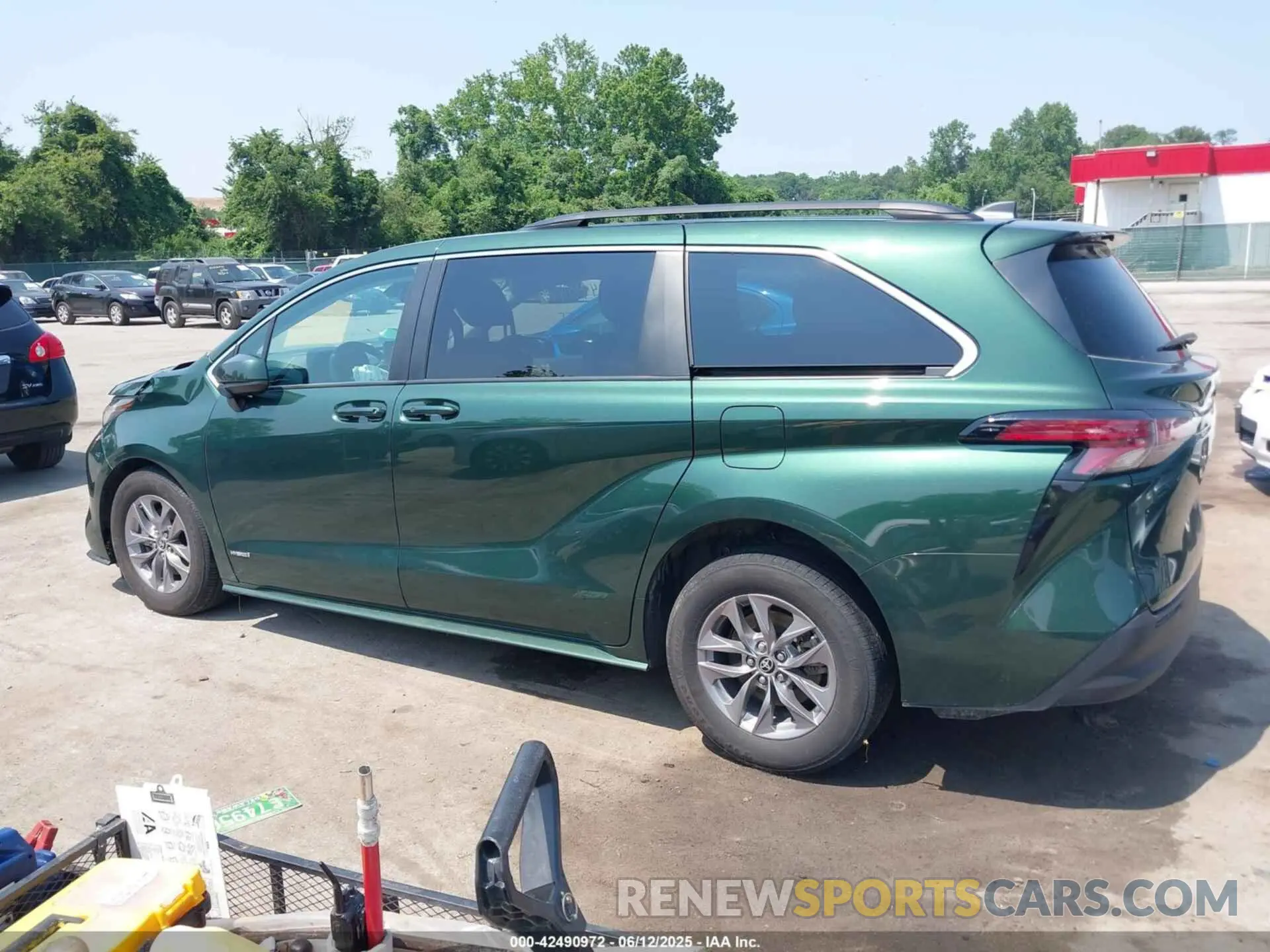 14 Photograph of a damaged car 5TDBRKEC1MS004817 TOYOTA SIENNA 2021
