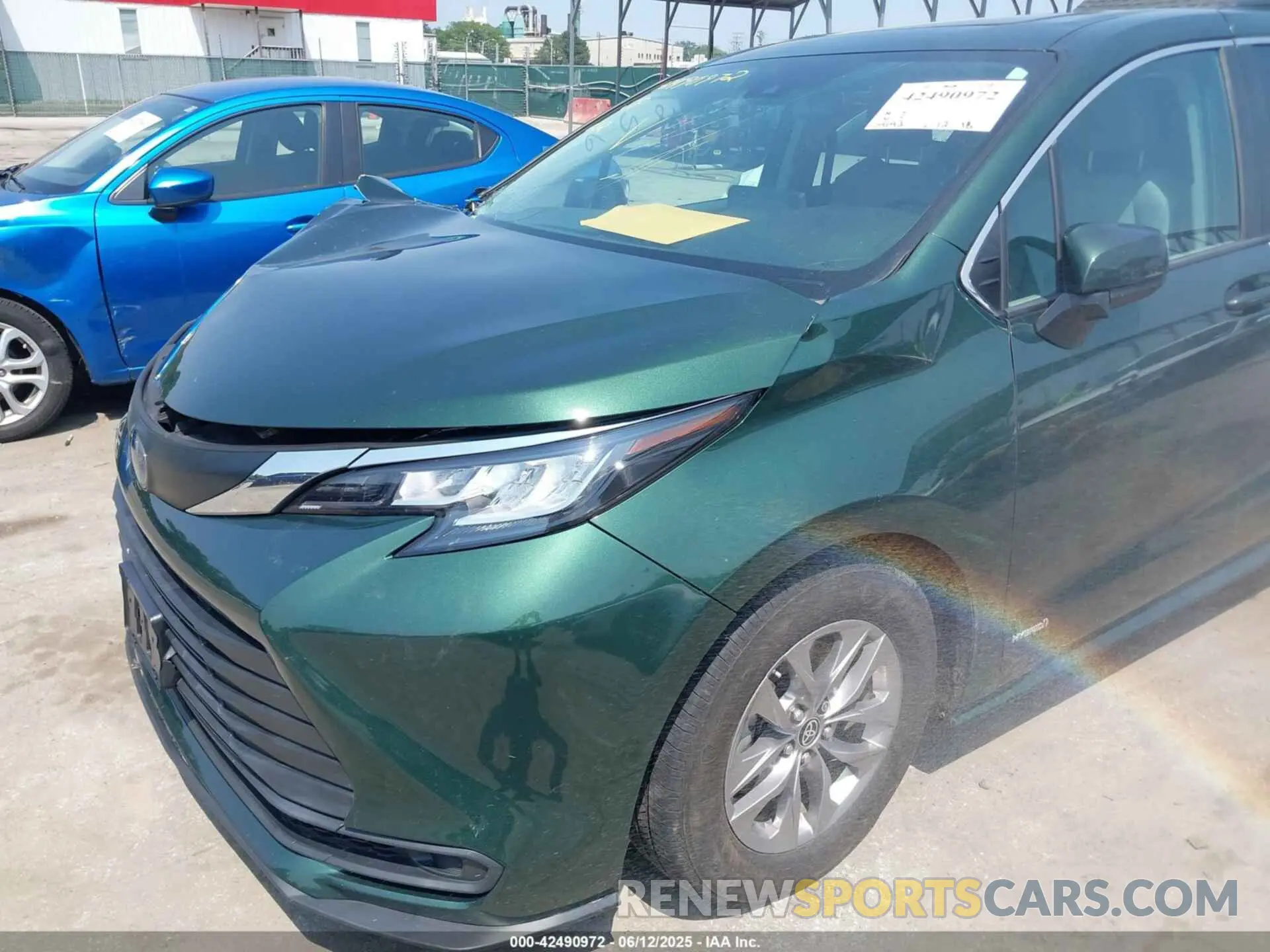 17 Photograph of a damaged car 5TDBRKEC1MS004817 TOYOTA SIENNA 2021
