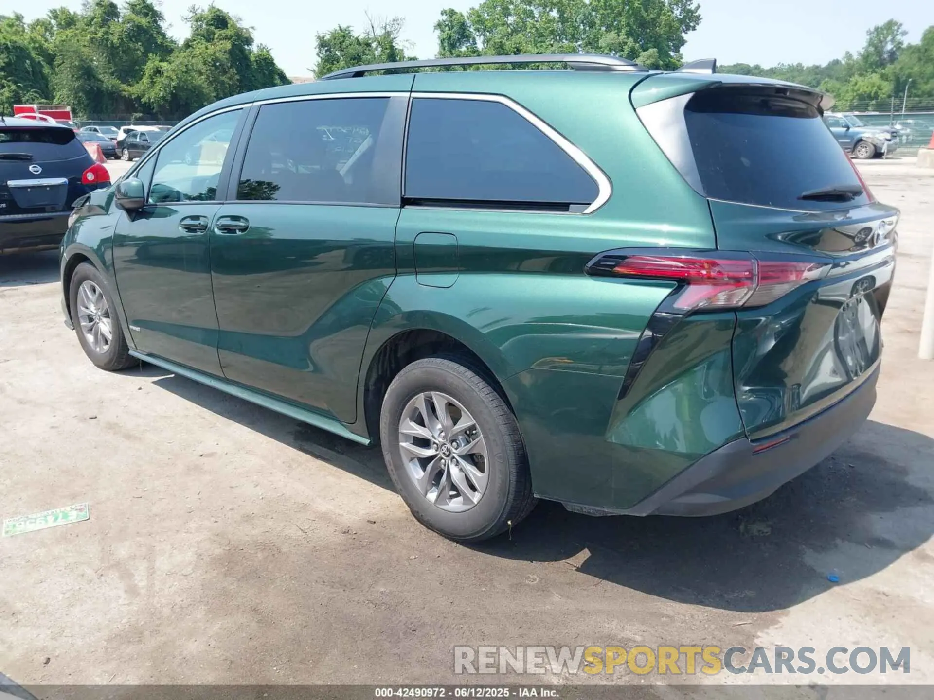 3 Photograph of a damaged car 5TDBRKEC1MS004817 TOYOTA SIENNA 2021