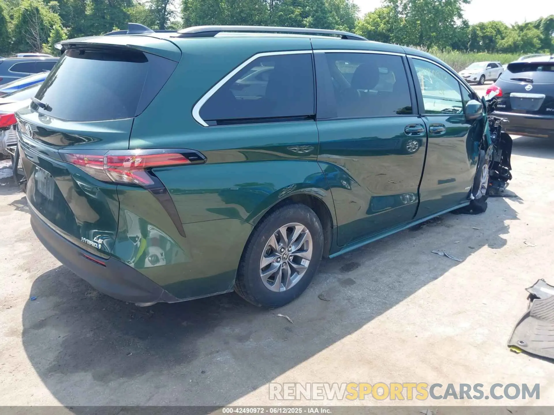 4 Photograph of a damaged car 5TDBRKEC1MS004817 TOYOTA SIENNA 2021