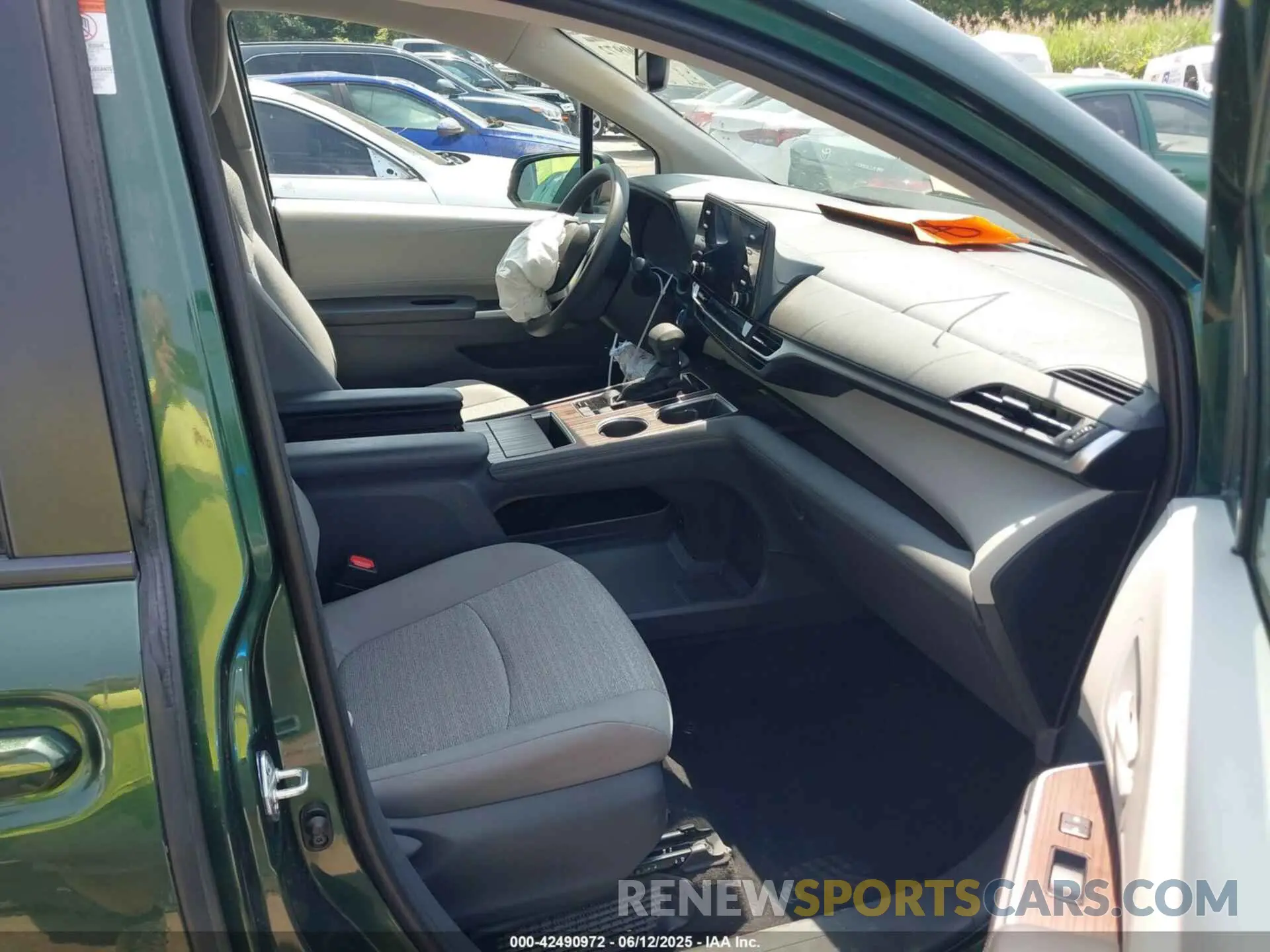 5 Photograph of a damaged car 5TDBRKEC1MS004817 TOYOTA SIENNA 2021