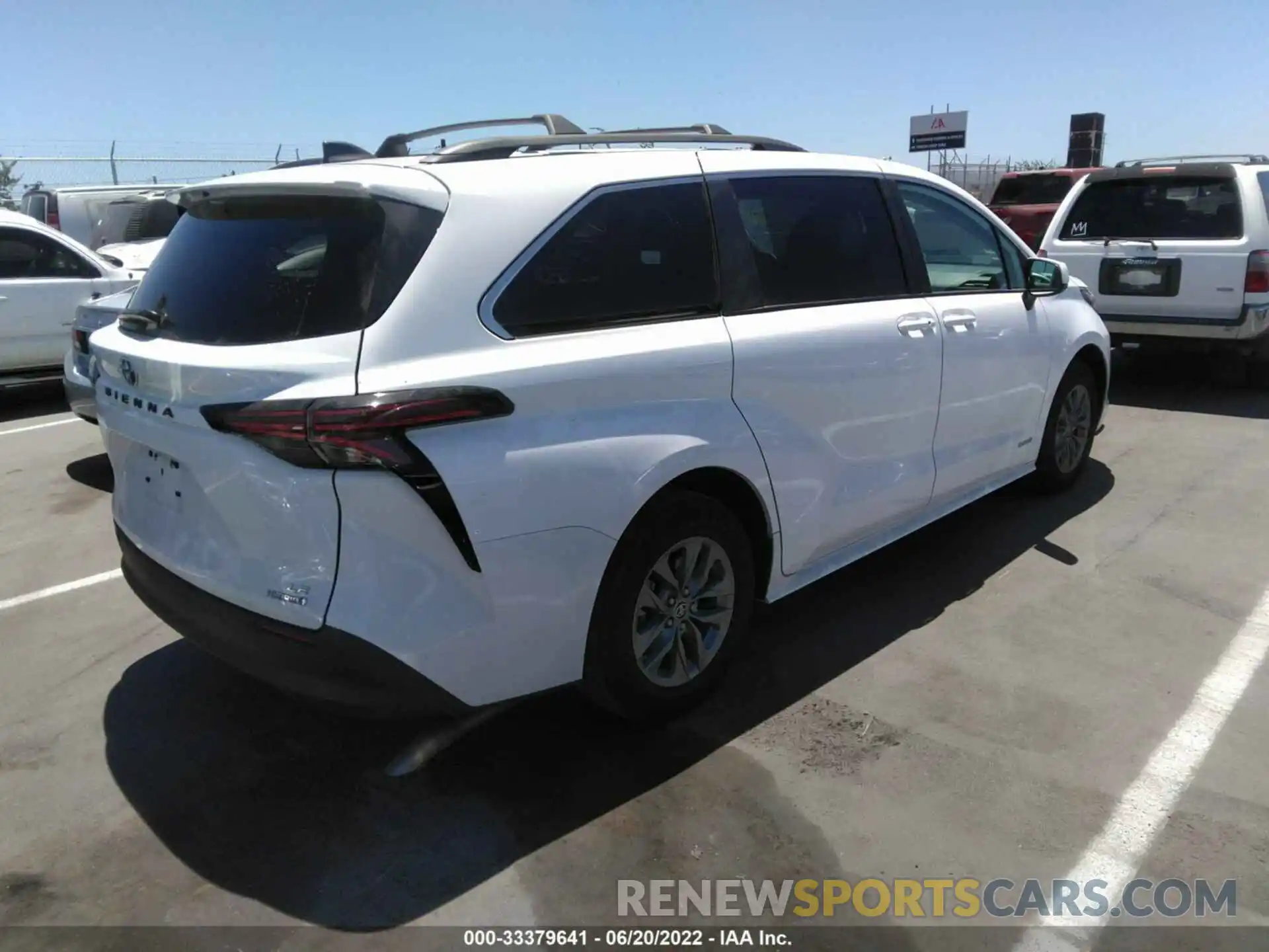 4 Photograph of a damaged car 5TDBRKEC4MS068365 TOYOTA SIENNA 2021