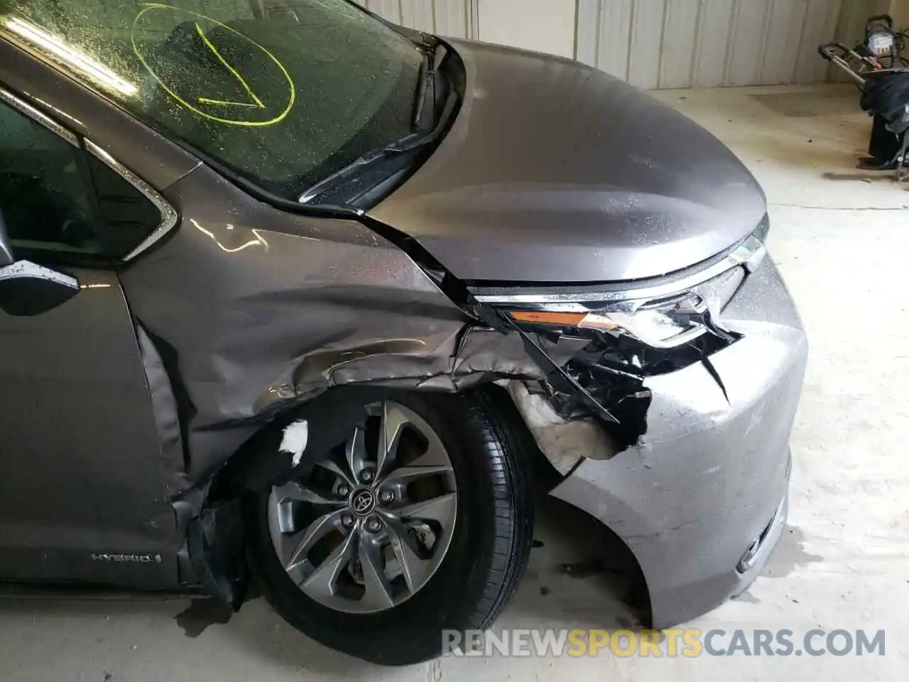 9 Photograph of a damaged car 5TDBRKEC5MS055494 TOYOTA SIENNA 2021