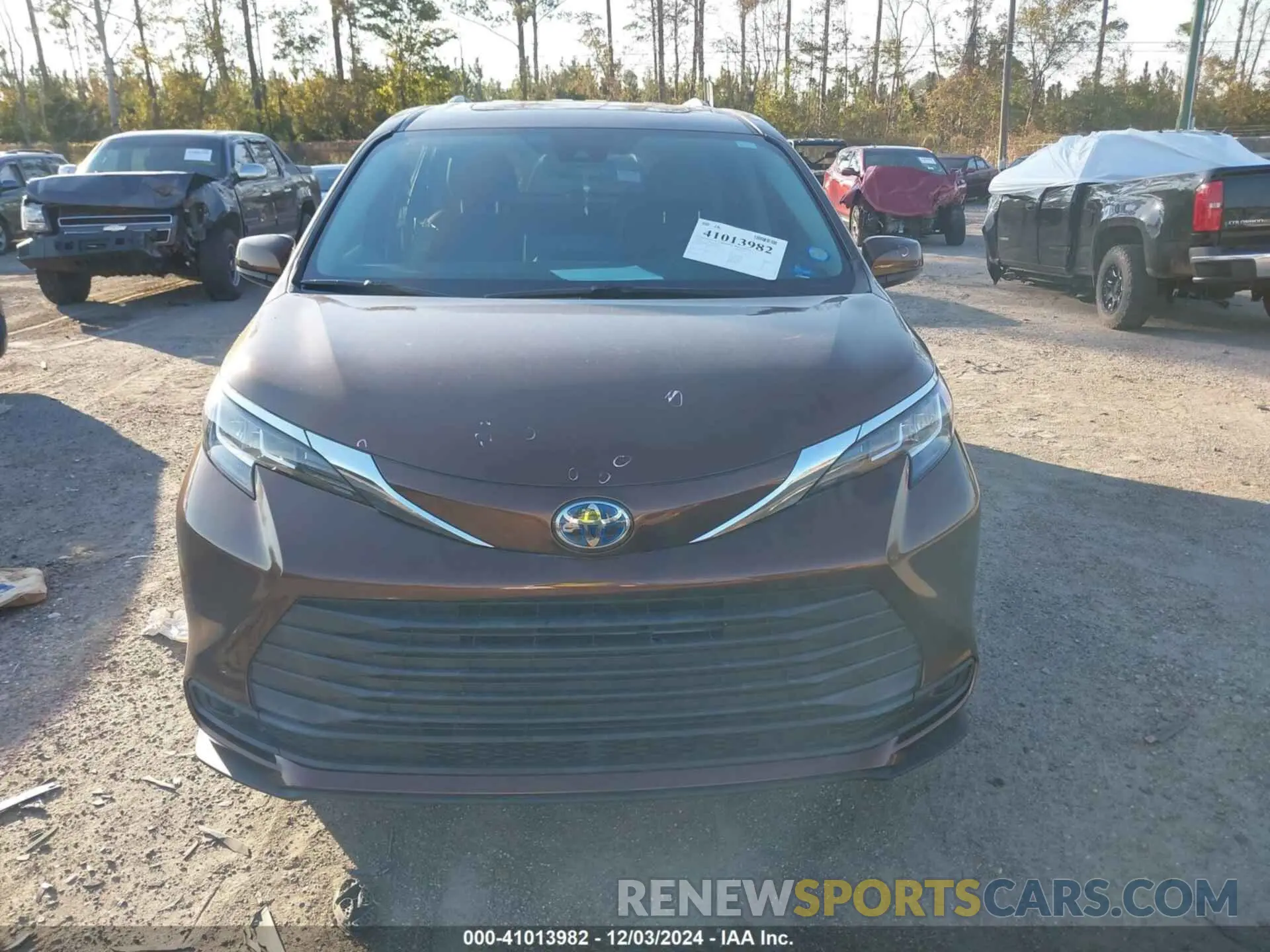 12 Photograph of a damaged car 5TDBRKEC6MS007261 TOYOTA SIENNA 2021