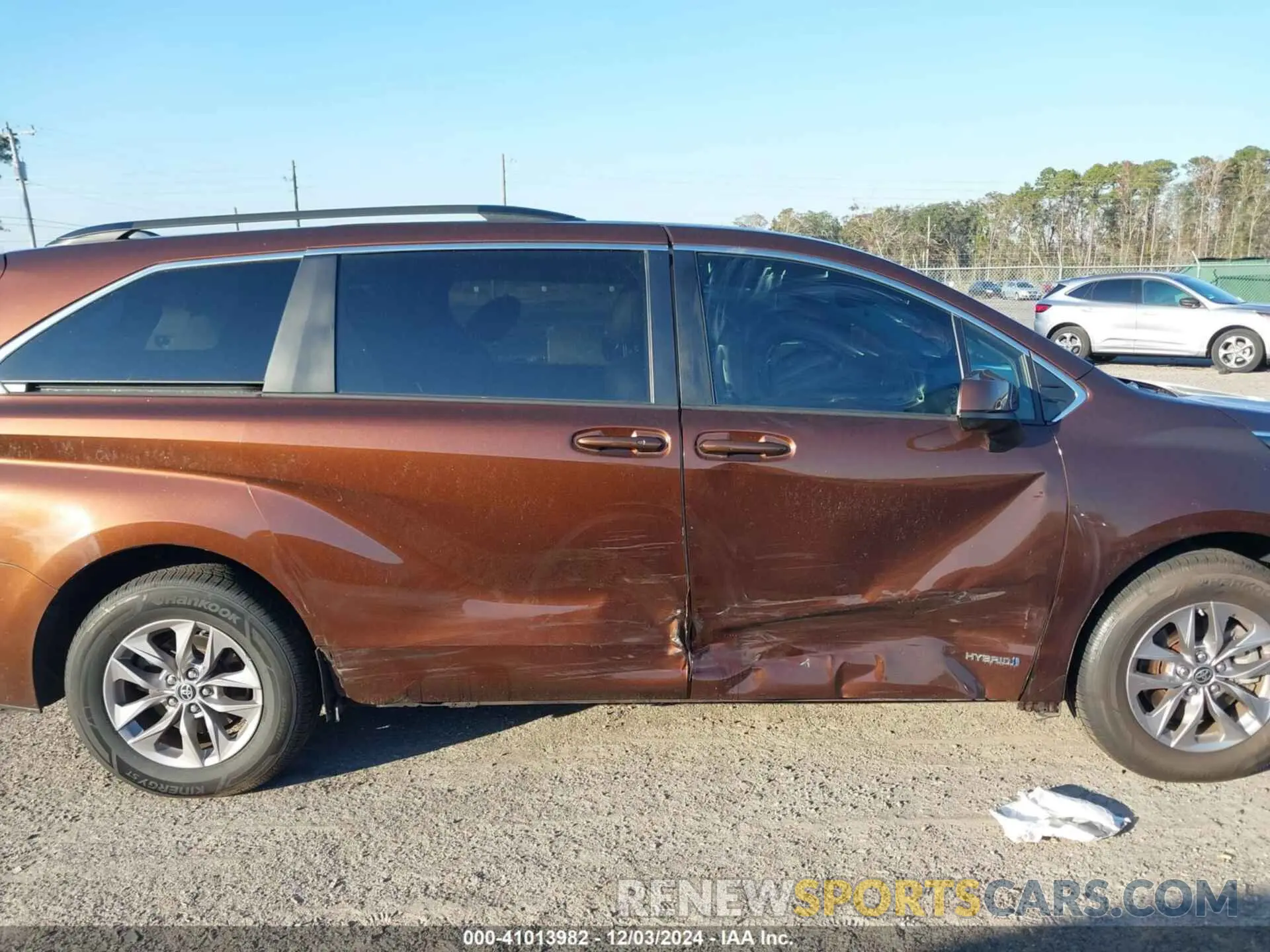 13 Photograph of a damaged car 5TDBRKEC6MS007261 TOYOTA SIENNA 2021