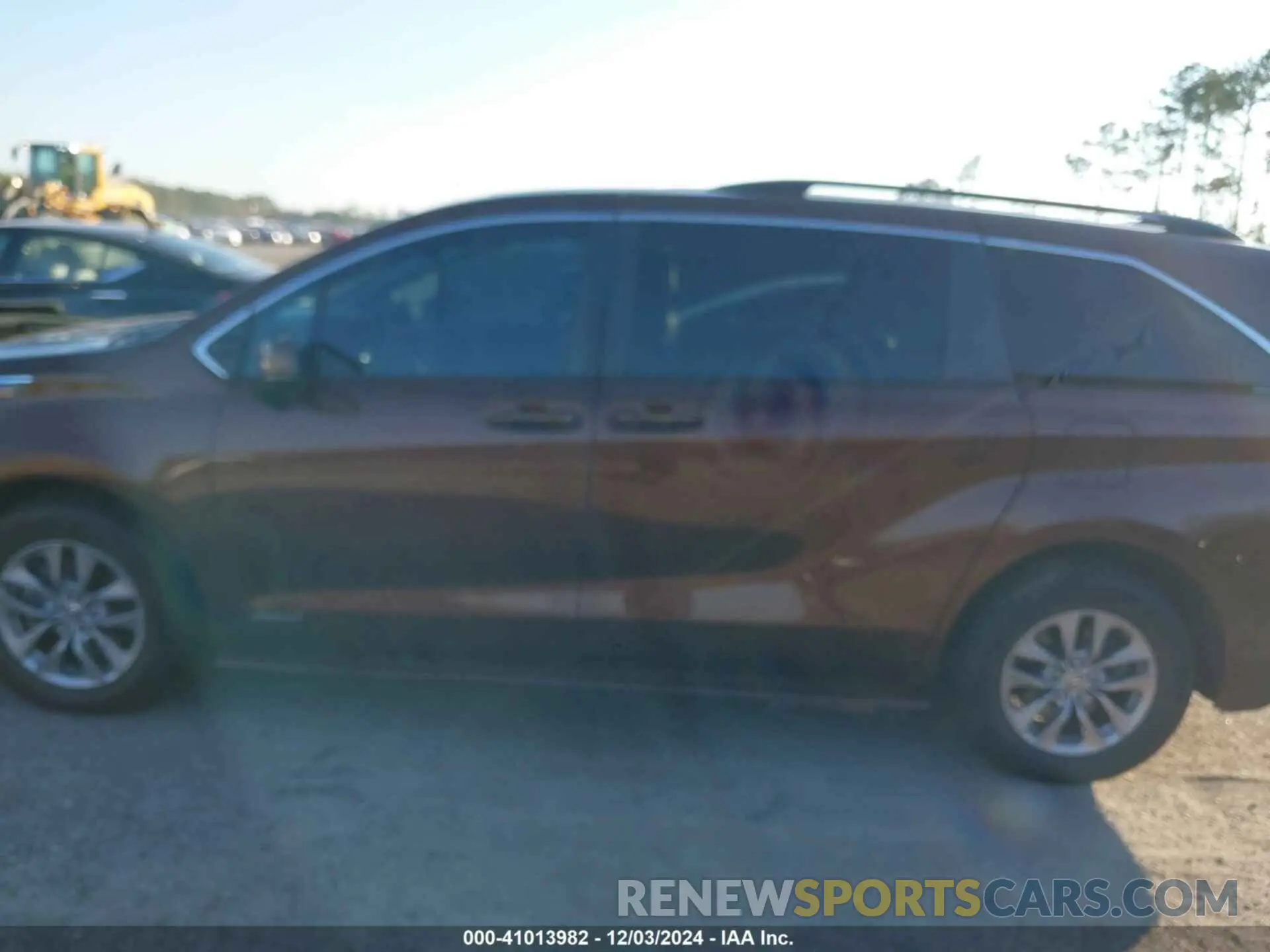 14 Photograph of a damaged car 5TDBRKEC6MS007261 TOYOTA SIENNA 2021
