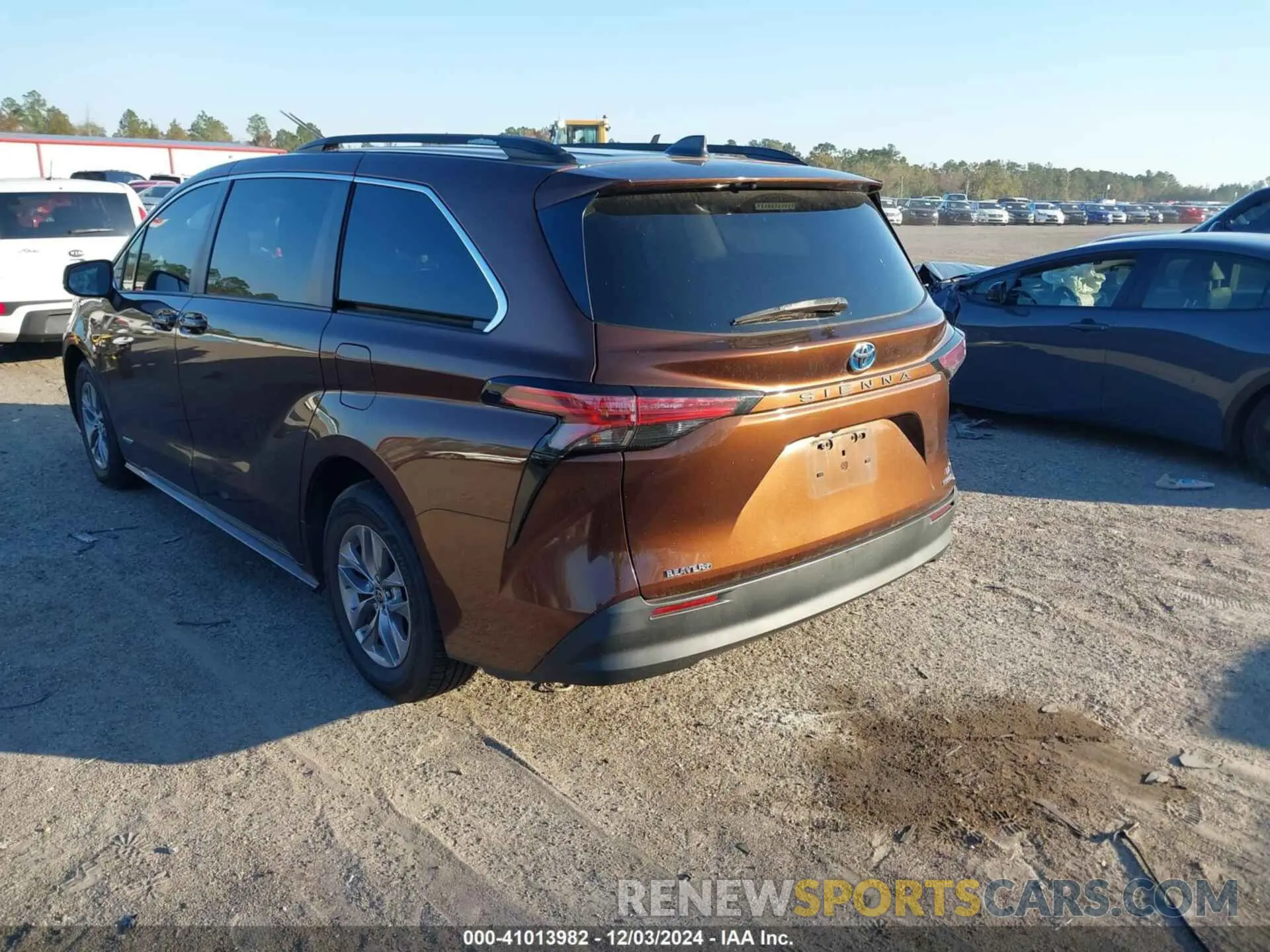 3 Photograph of a damaged car 5TDBRKEC6MS007261 TOYOTA SIENNA 2021