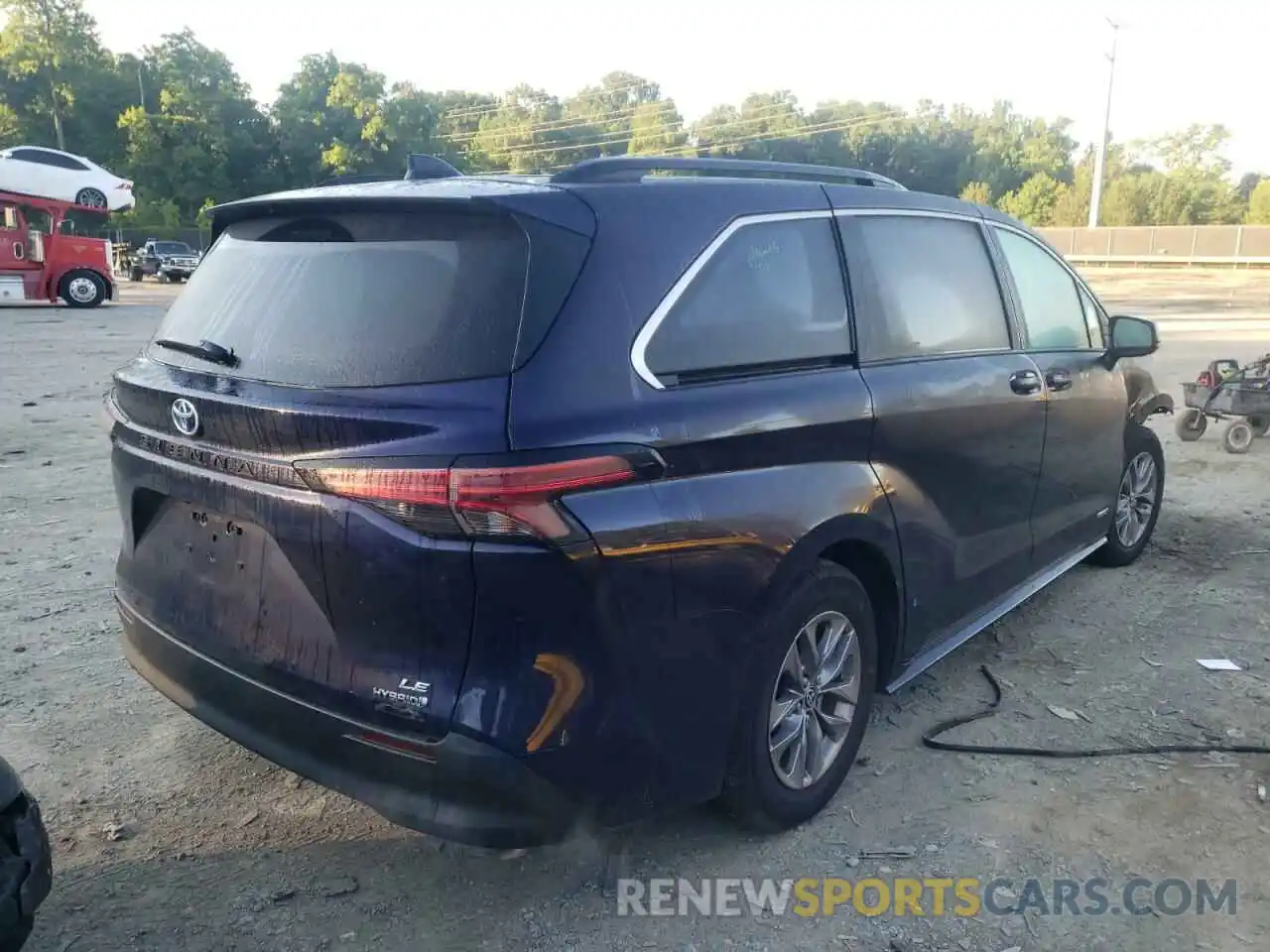 4 Photograph of a damaged car 5TDBRKEC7MS058431 TOYOTA SIENNA 2021