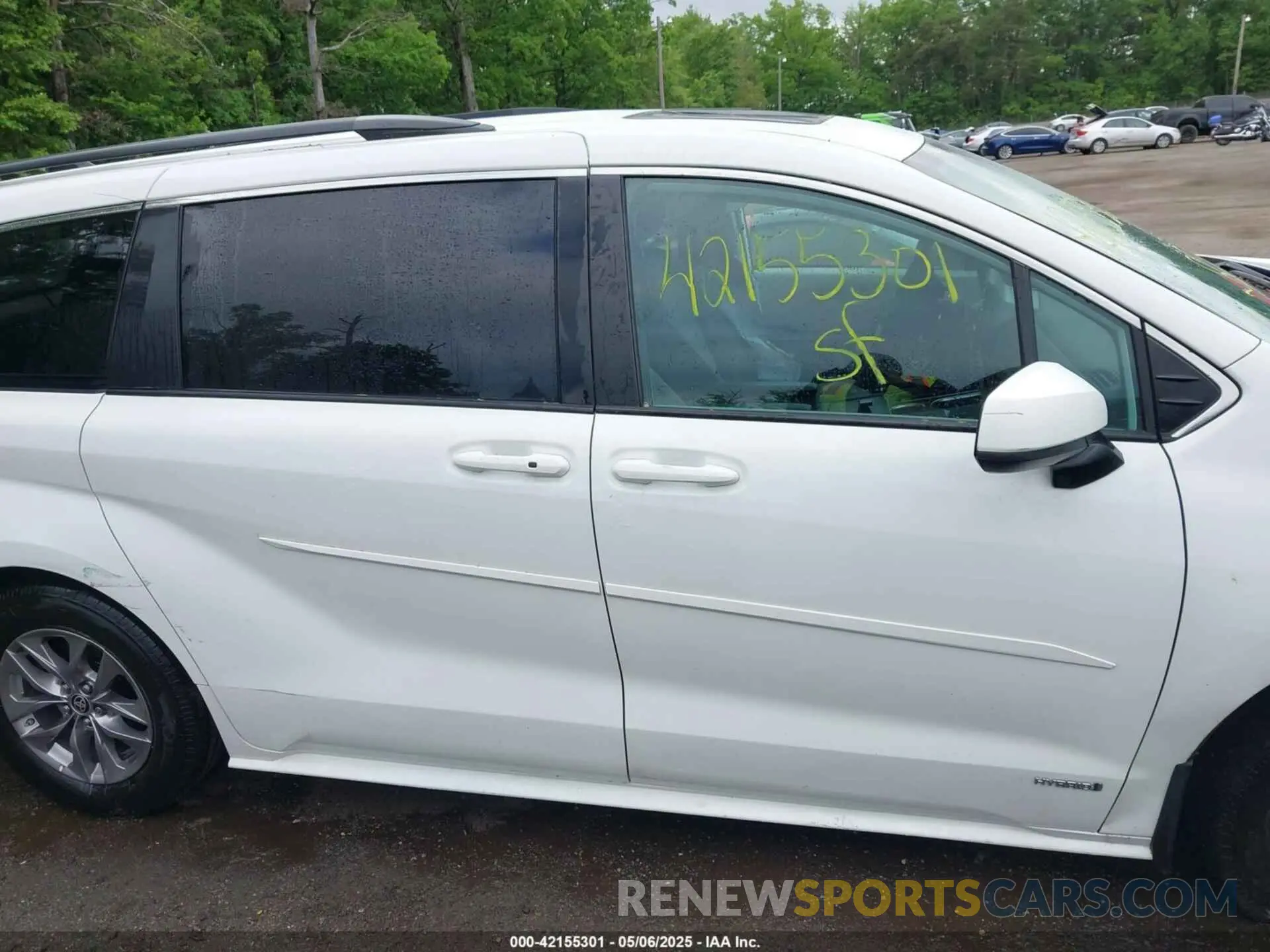 13 Photograph of a damaged car 5TDBRKEC8MS008394 TOYOTA SIENNA 2021