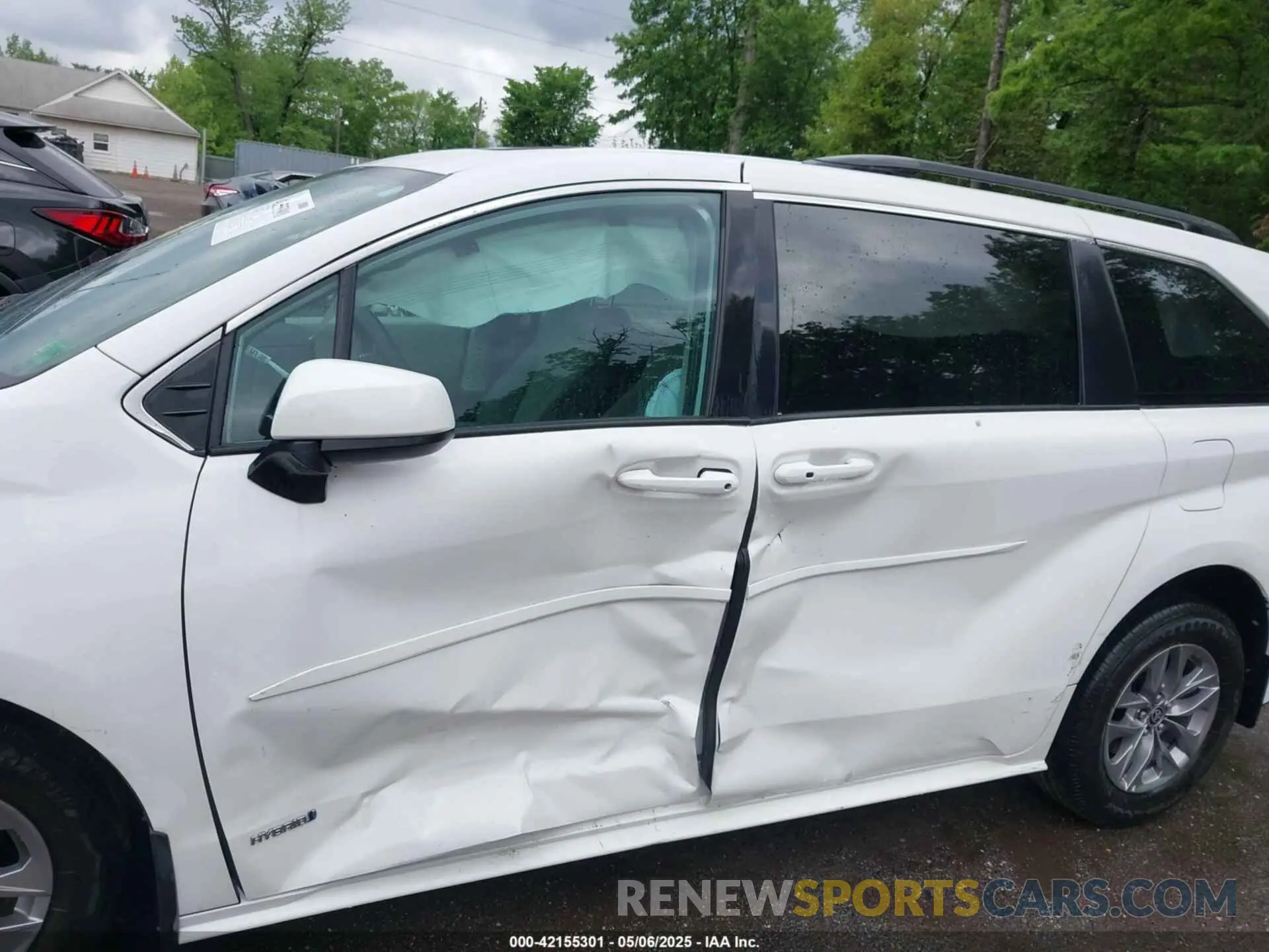 14 Photograph of a damaged car 5TDBRKEC8MS008394 TOYOTA SIENNA 2021